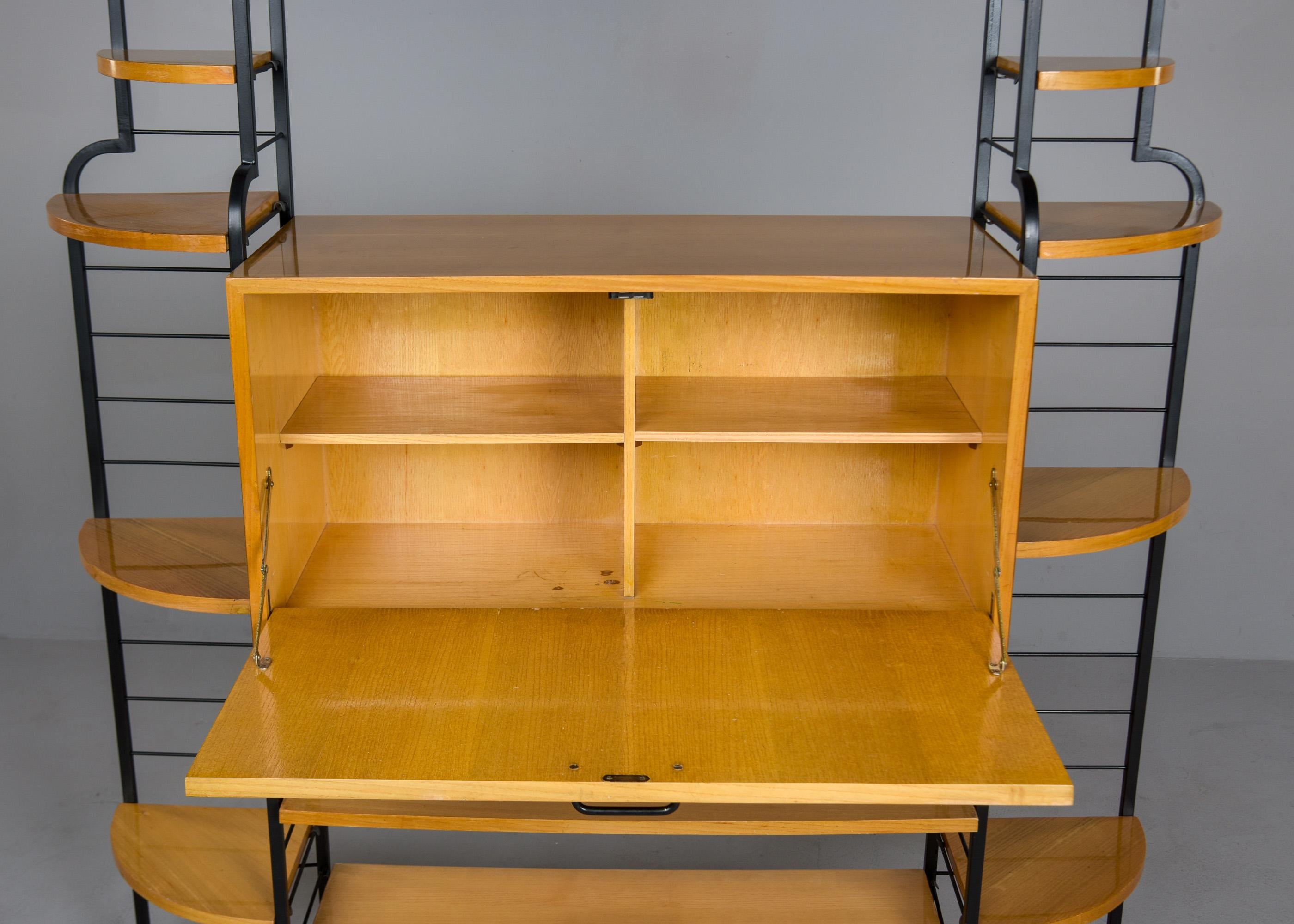 Mueble Estantería Mid Century Italian Free Standing Metal Rubio y Negro en venta 1