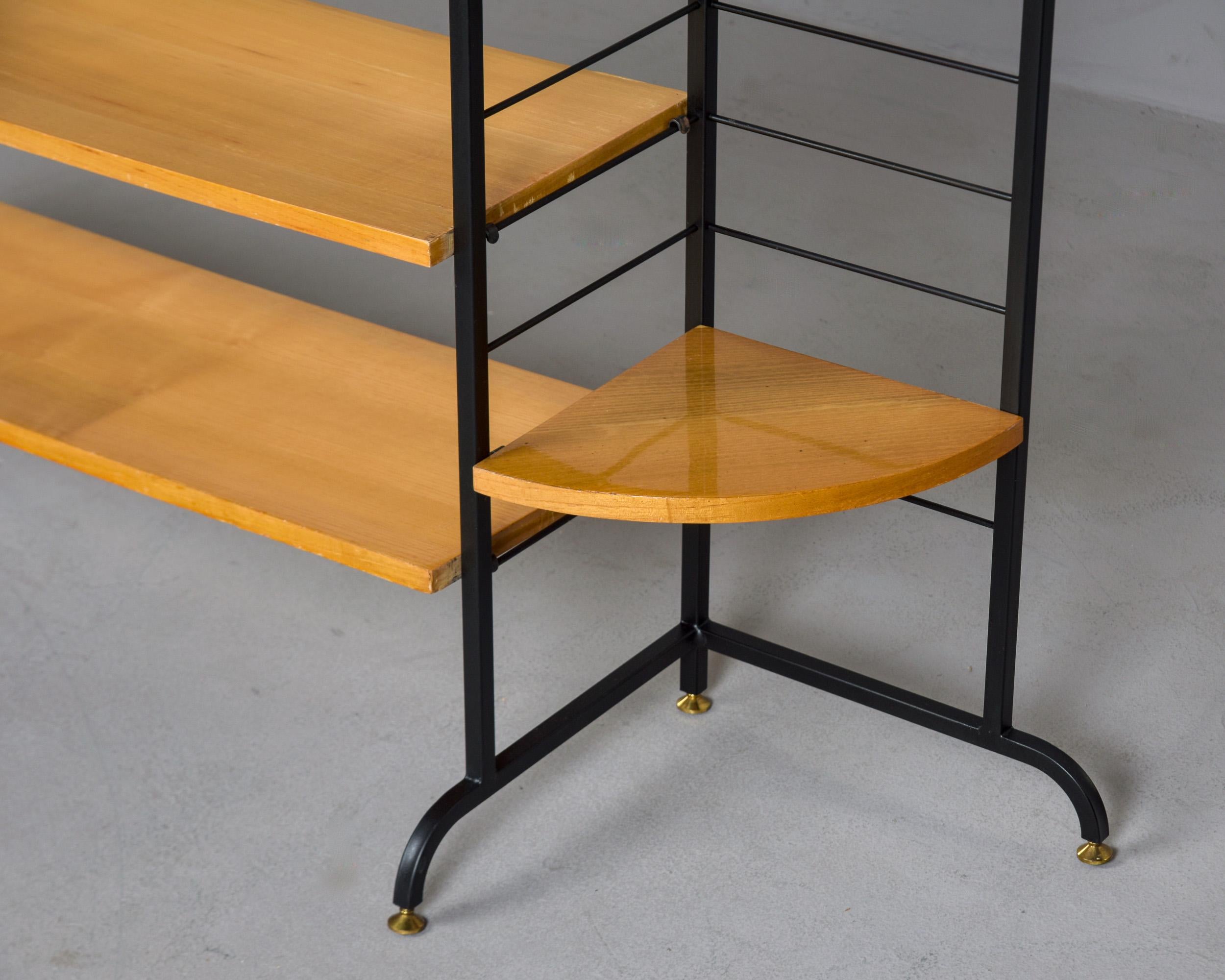 Mueble Estantería Mid Century Italian Free Standing Metal Rubio y Negro en venta 3