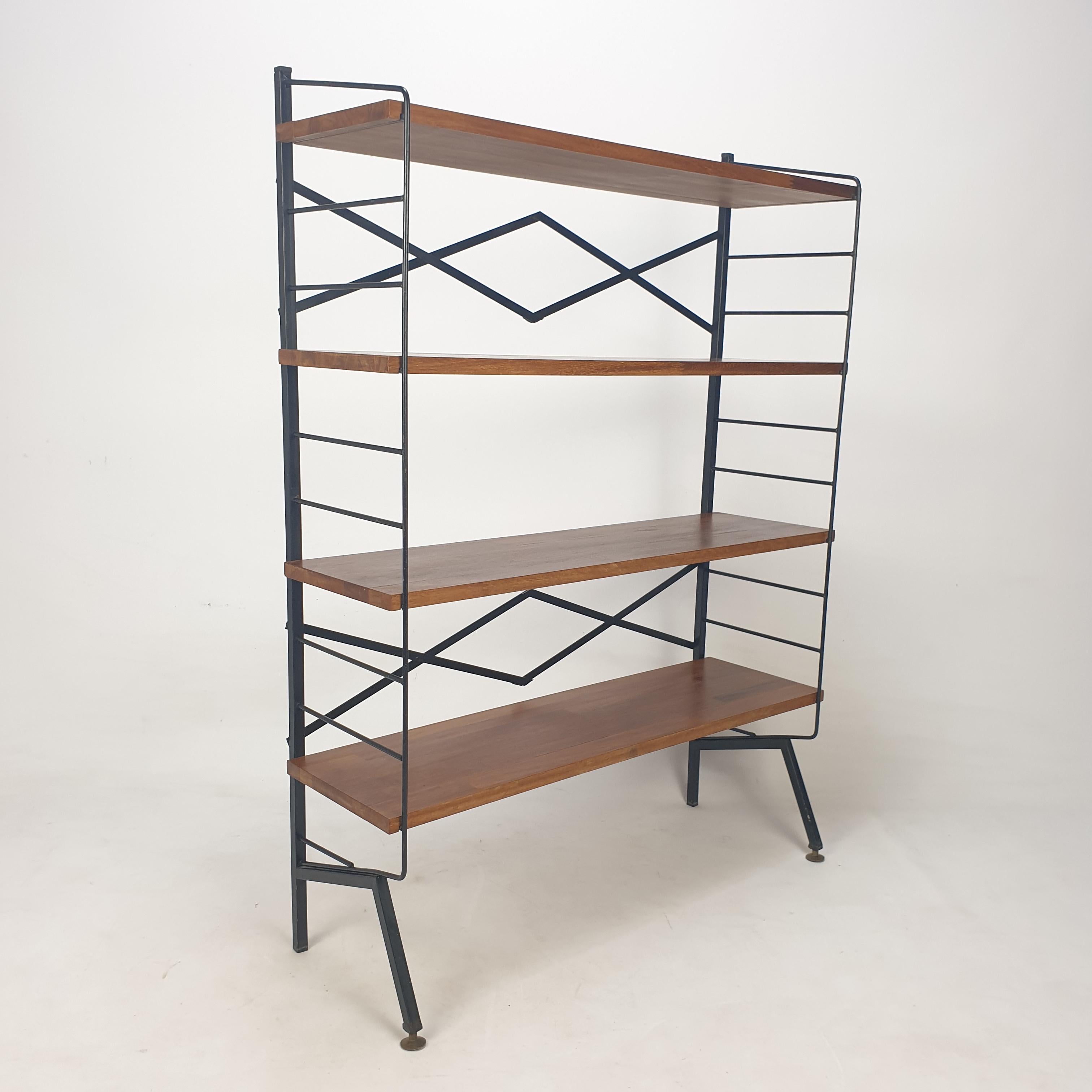 Mid Century Italian Free Standing Shelving Unit, 1950's In Good Condition For Sale In Oud Beijerland, NL