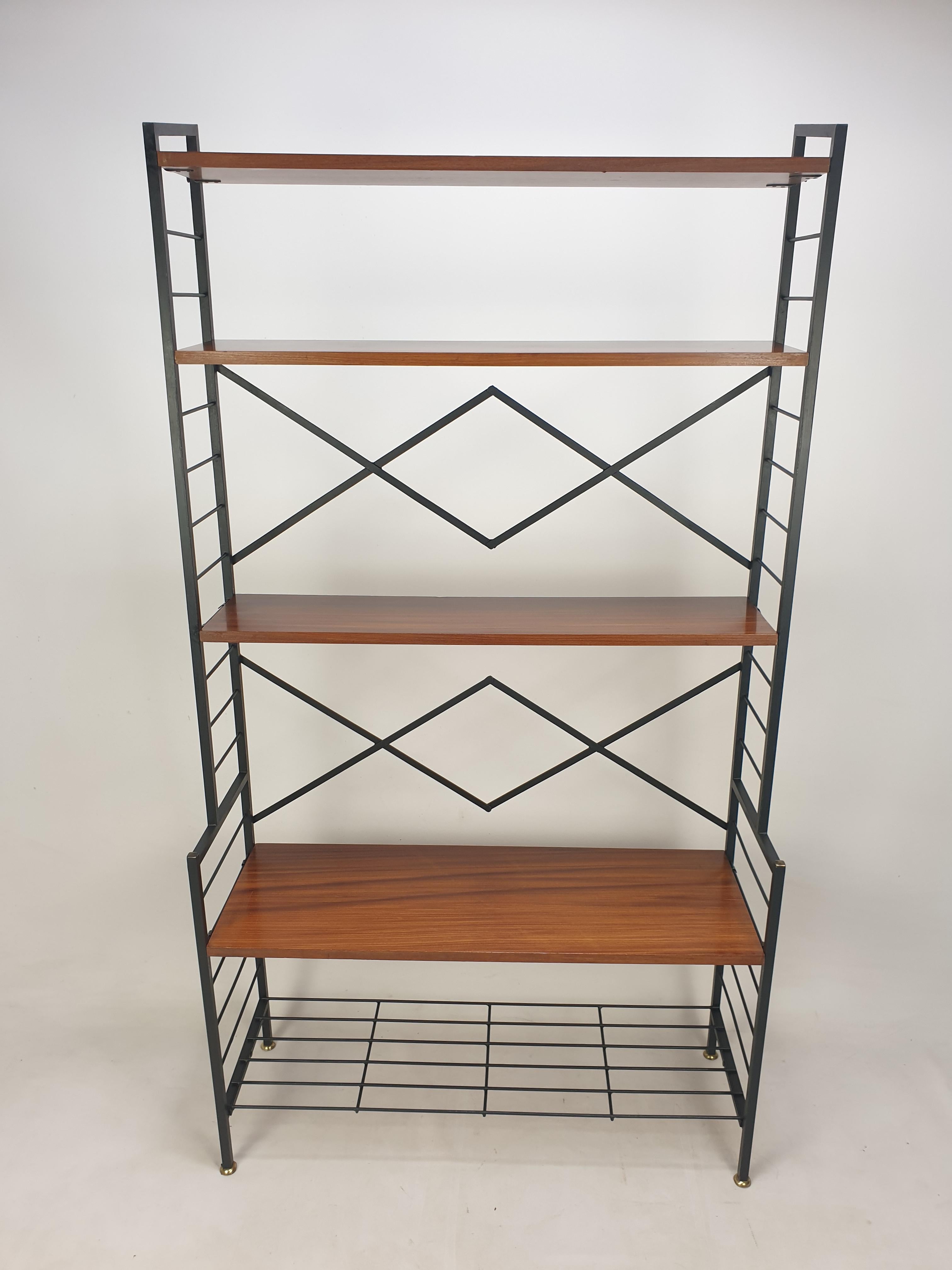 Very nice free standing shelve system, fabricated in Italy in the 50's.

4 wooden (teak veneer) shelves with a black painted metal system.

It is very easy to disassemble.