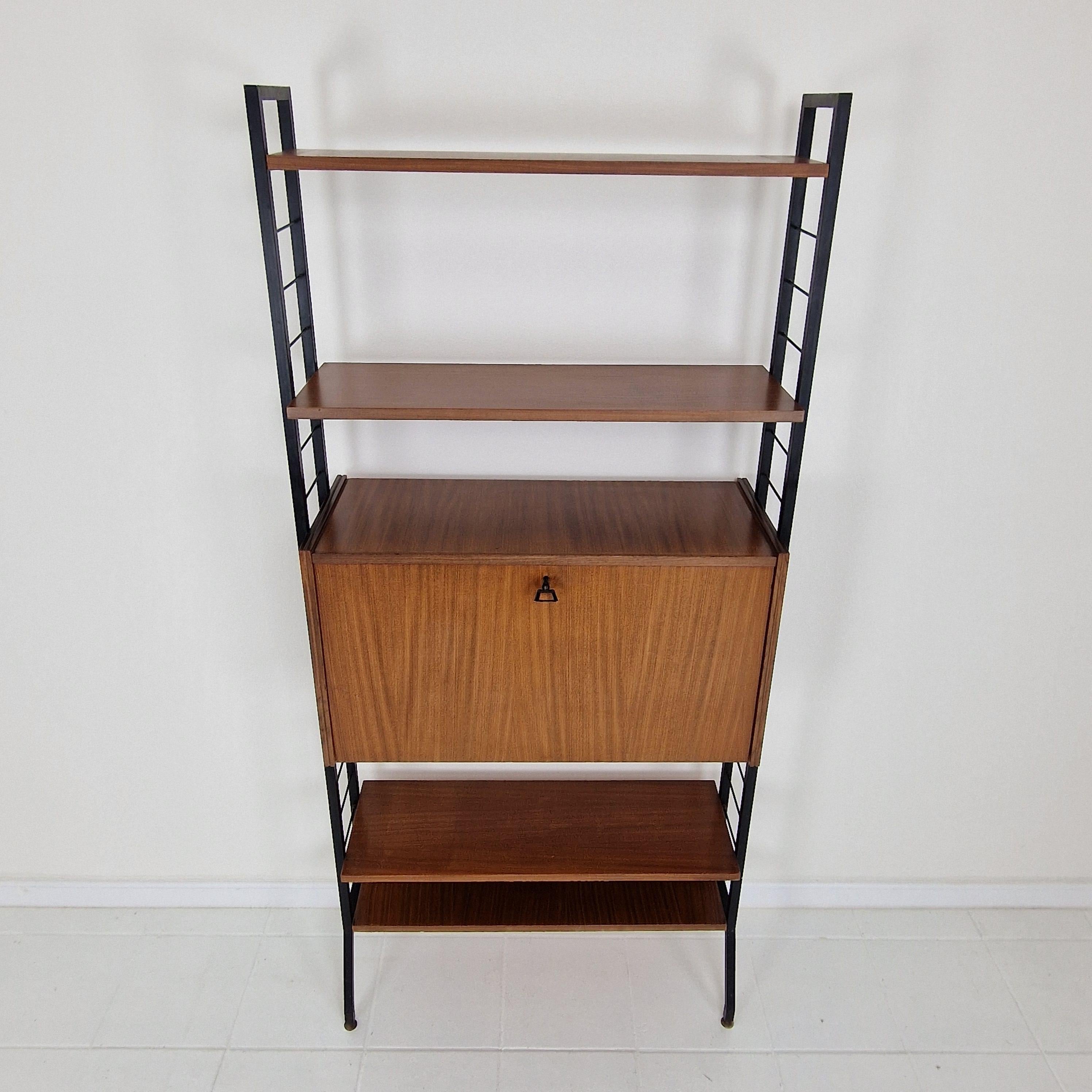 Mid Century Italian Free Standing Teak Shelving Unit, 1950's For Sale 1