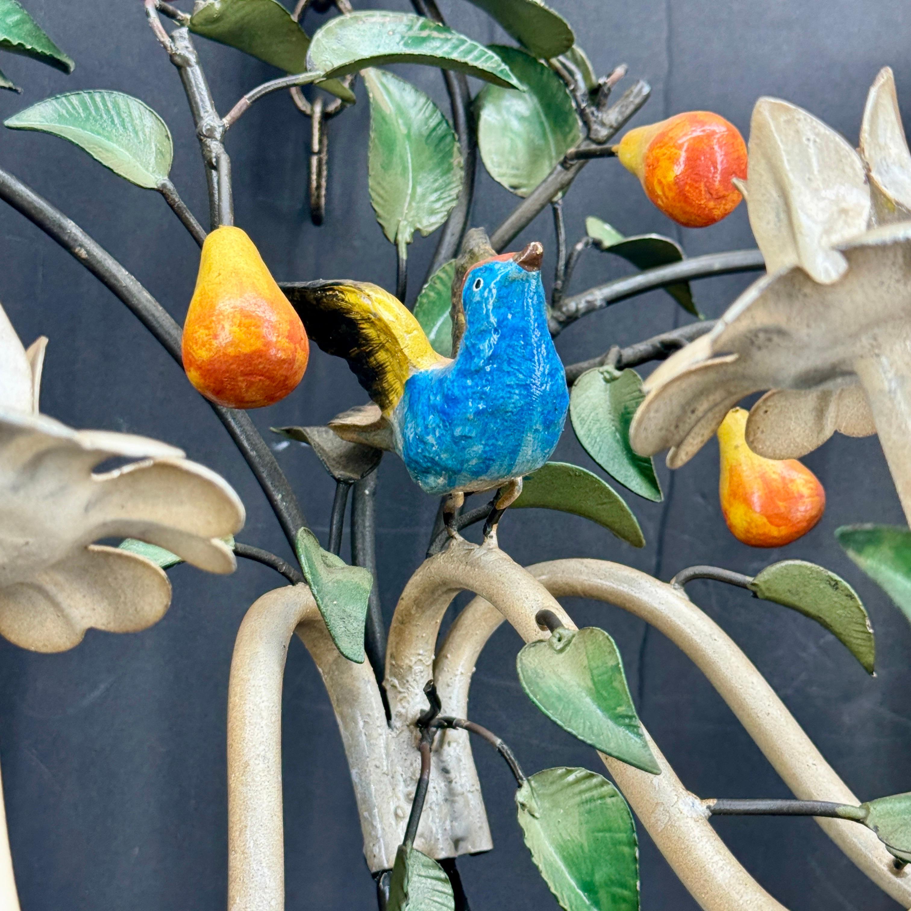 Italienische Obst- und Vogelkerzen-Wandleuchter aus Metall aus der Jahrhundertmitte im Zustand „Gut“ im Angebot in Haddonfield, NJ