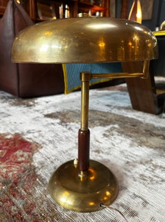 Lampe de table italienne du milieu du siècle en laiton massif 1960s