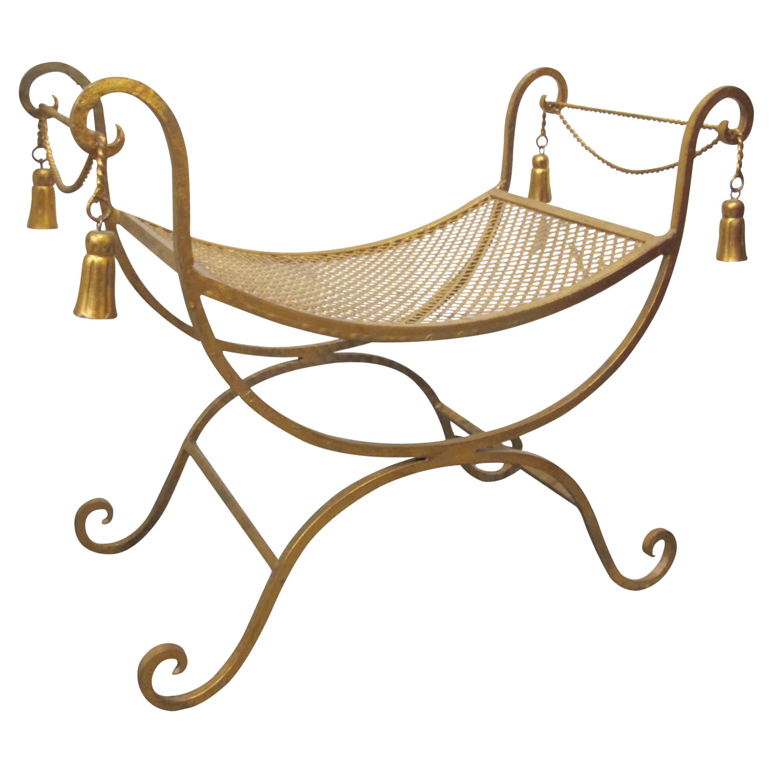 Tabouret de toilette en X à cadre doré et maille métallique d
Italie du milieu du siècle