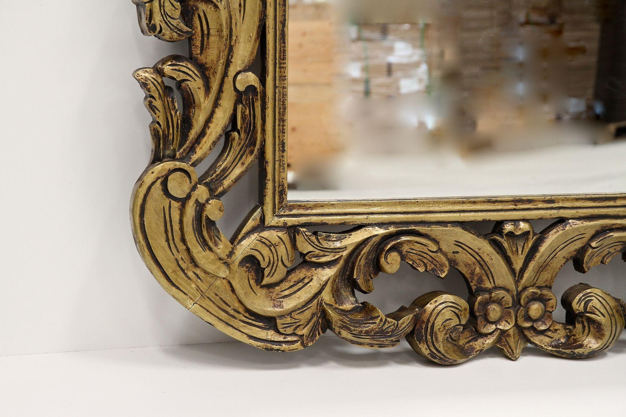 Mid Century Italian Gilt Florentine Wall Mirror, Italy circa 1940/50 For Sale 6