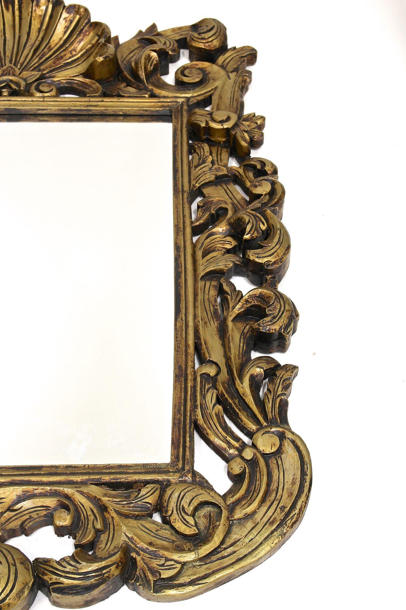 Mid Century Italian Gilt Florentine Wall Mirror, Italy circa 1940/50 For Sale 8