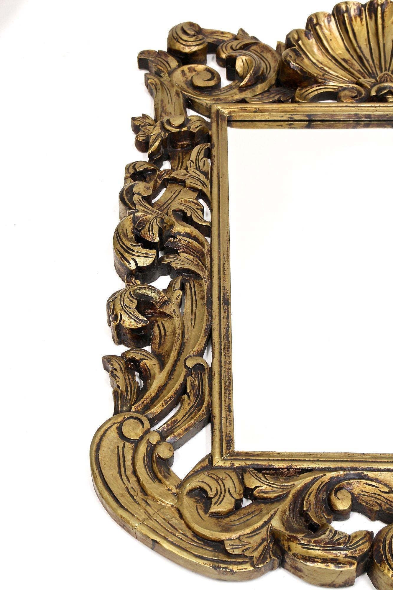 Mid Century Italian Gilt Florentine Wall Mirror, Italy circa 1940/50 For Sale 9