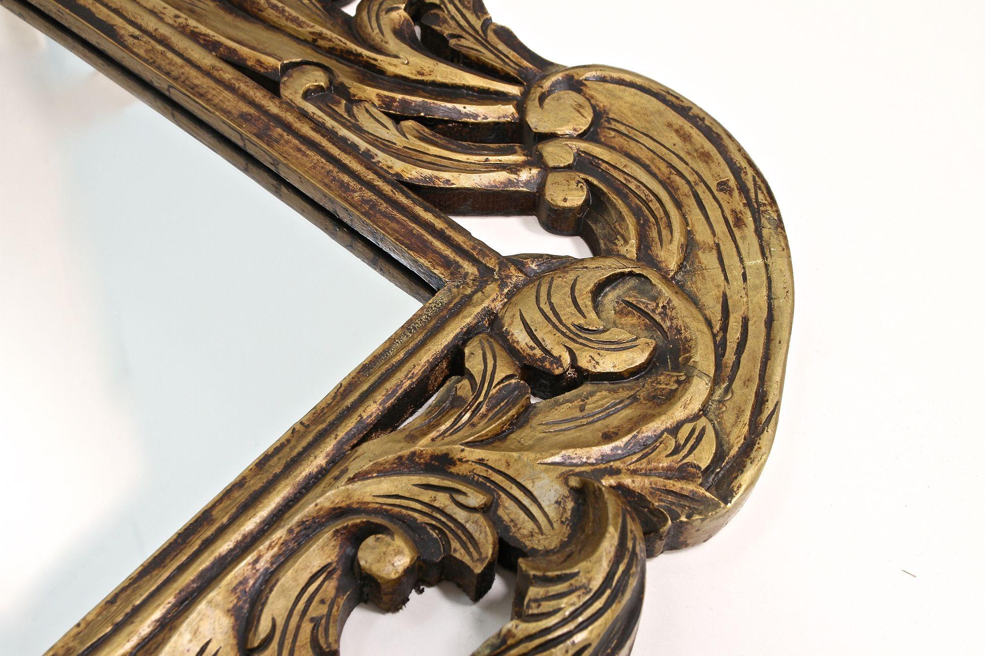 Mid Century Italian Gilt Florentine Wall Mirror, Italy circa 1940/50 For Sale 12