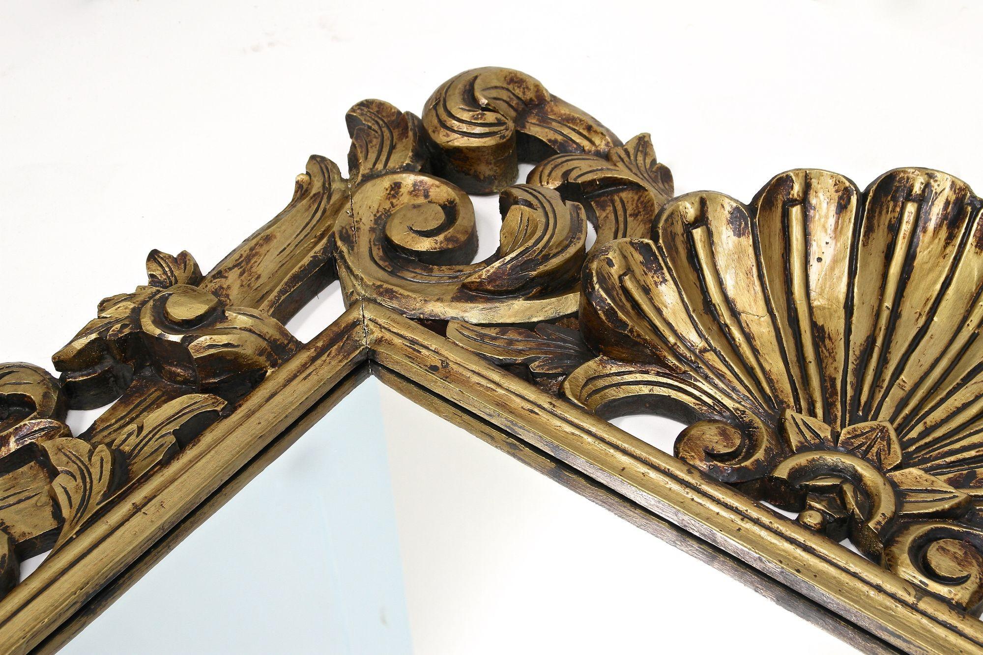 Mid Century Italian Gilt Florentine Wall Mirror, Italy circa 1940/50 For Sale 13