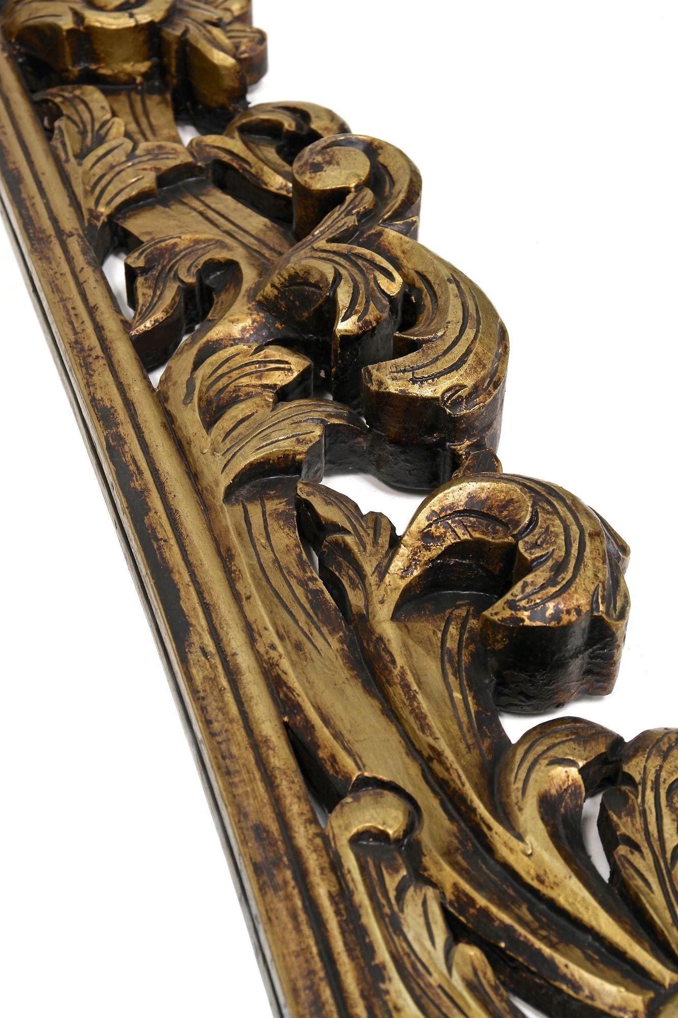 Mid Century Italian Gilt Florentine Wall Mirror, Italy circa 1940/50 For Sale 14
