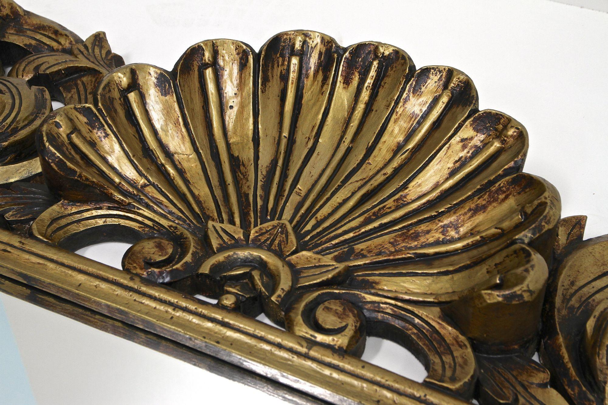 Mid Century Italian Gilt Florentine Wall Mirror, Italy circa 1940/50 For Sale 15