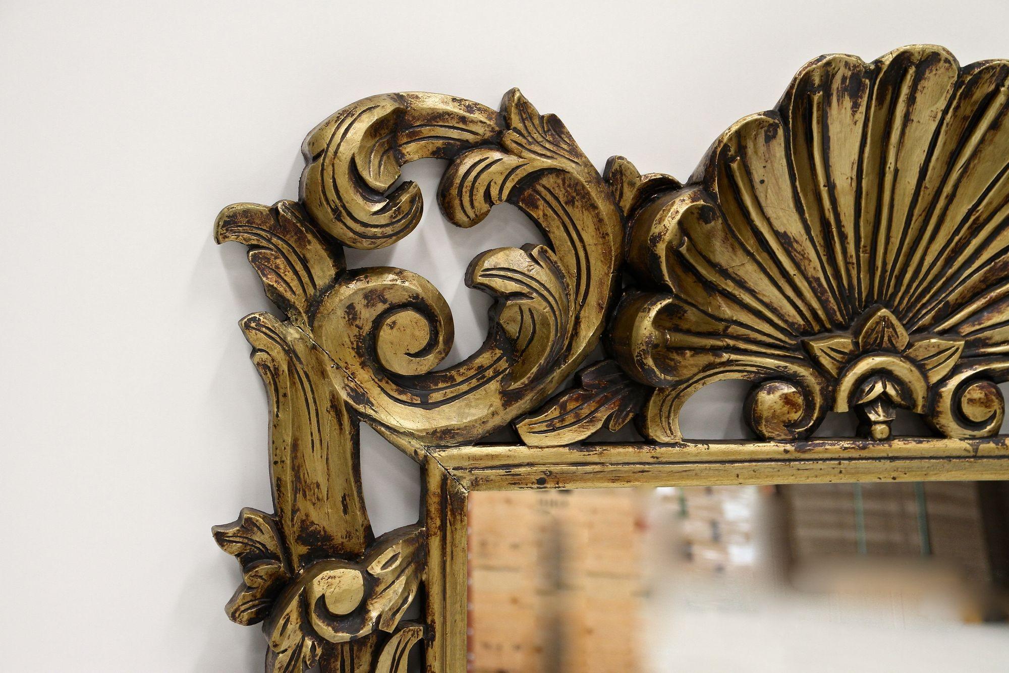 Mid Century Italian Gilt Florentine Wall Mirror, Italy circa 1940/50 In Good Condition For Sale In Lichtenberg, AT