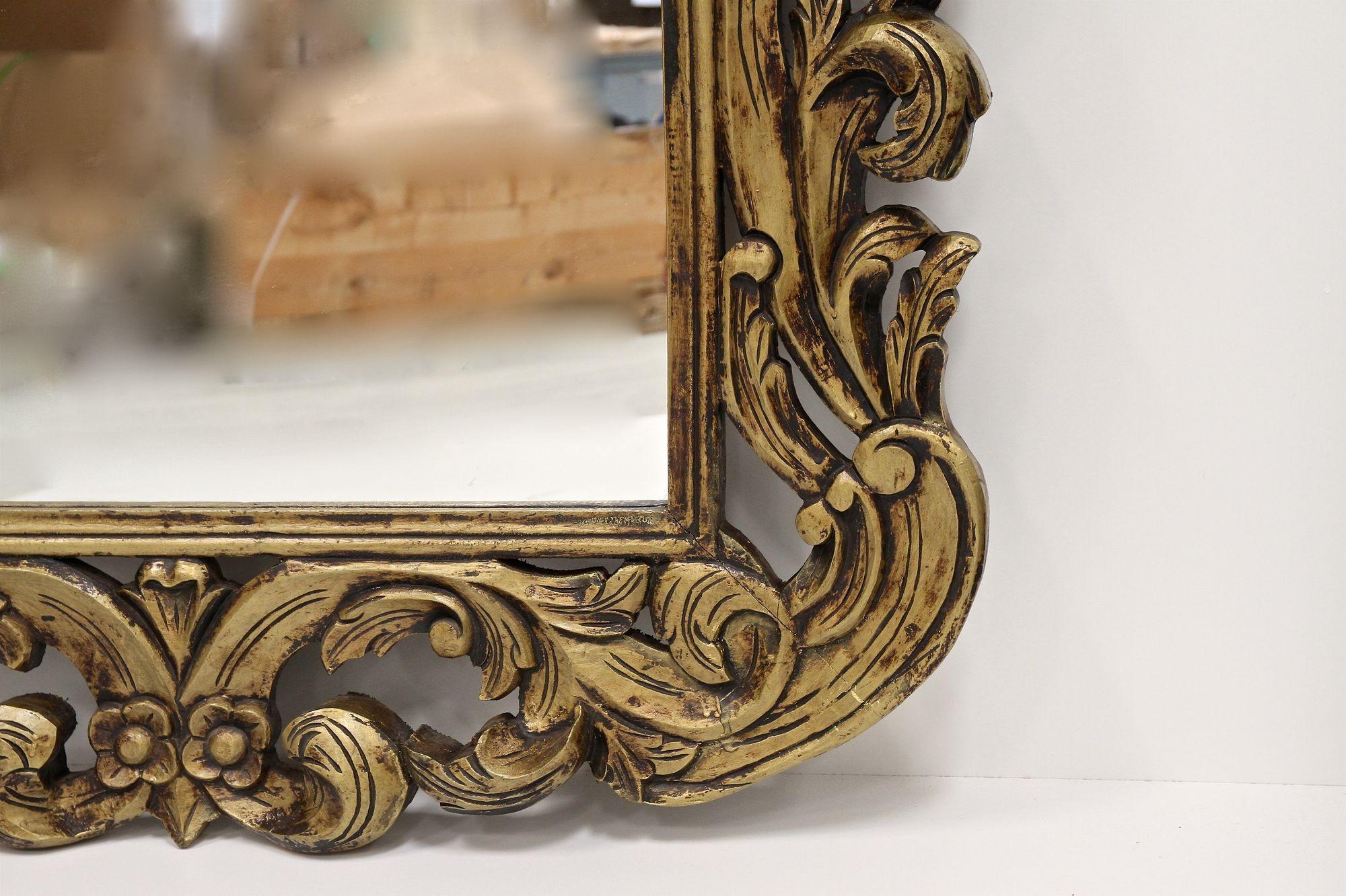 Mid Century Italian Gilt Florentine Wall Mirror, Italy circa 1940/50 For Sale 1