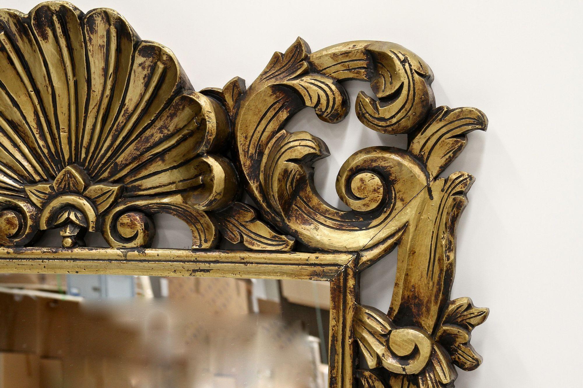 Mid Century Italian Gilt Florentine Wall Mirror, Italy circa 1940/50 For Sale 3