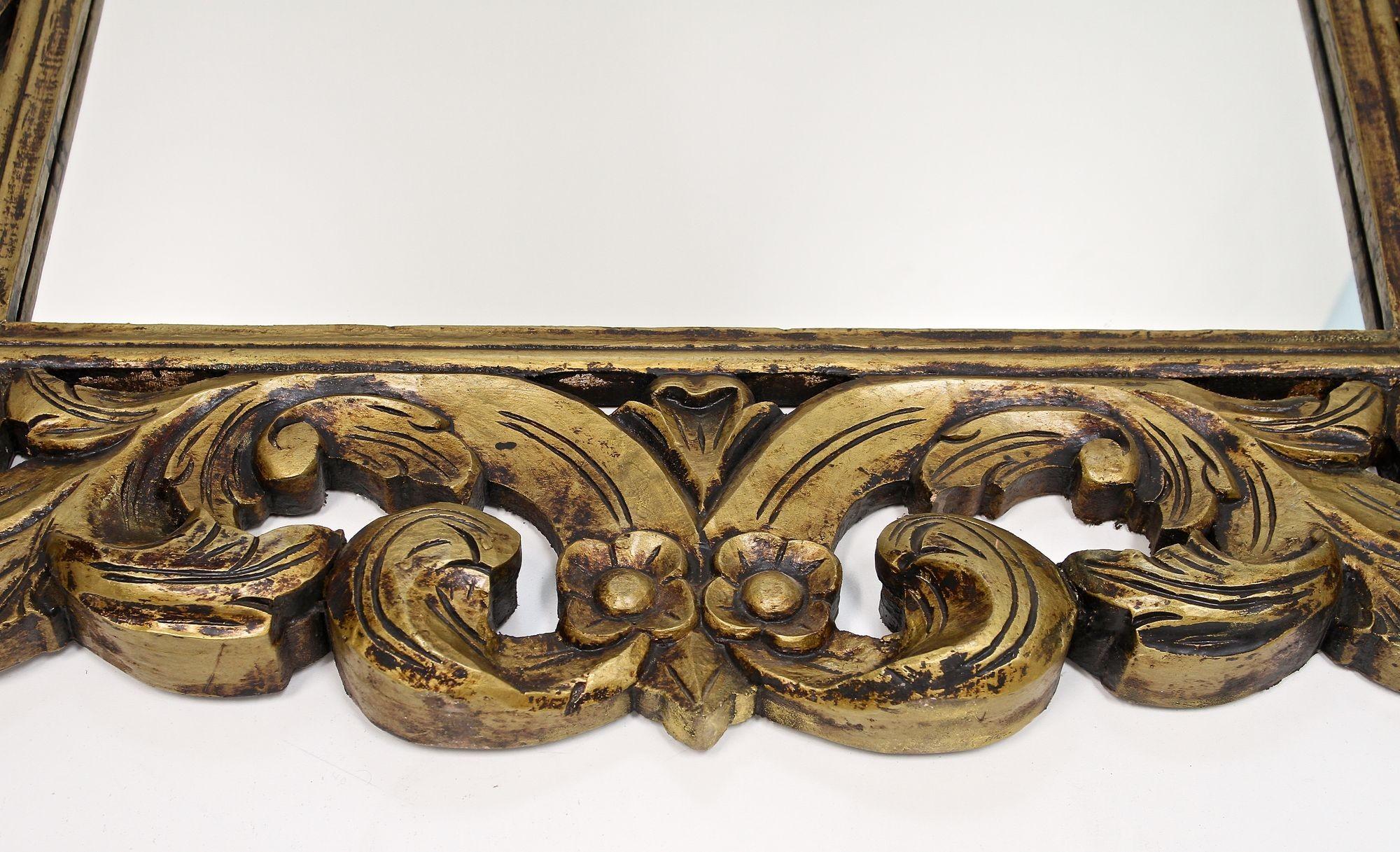 Mid Century Italian Gilt Florentine Wall Mirror, Italy circa 1940/50 For Sale 5
