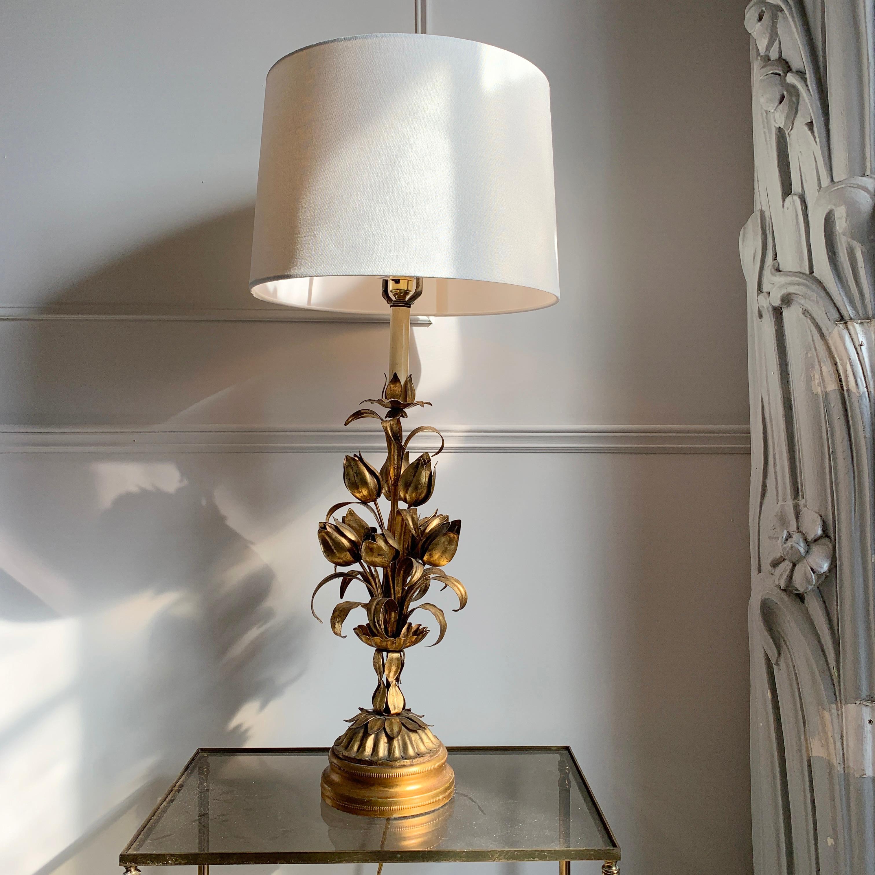 Midcentury Italian Gold Flower Table Lamp, circa 1950s In Good Condition For Sale In Hastings, GB