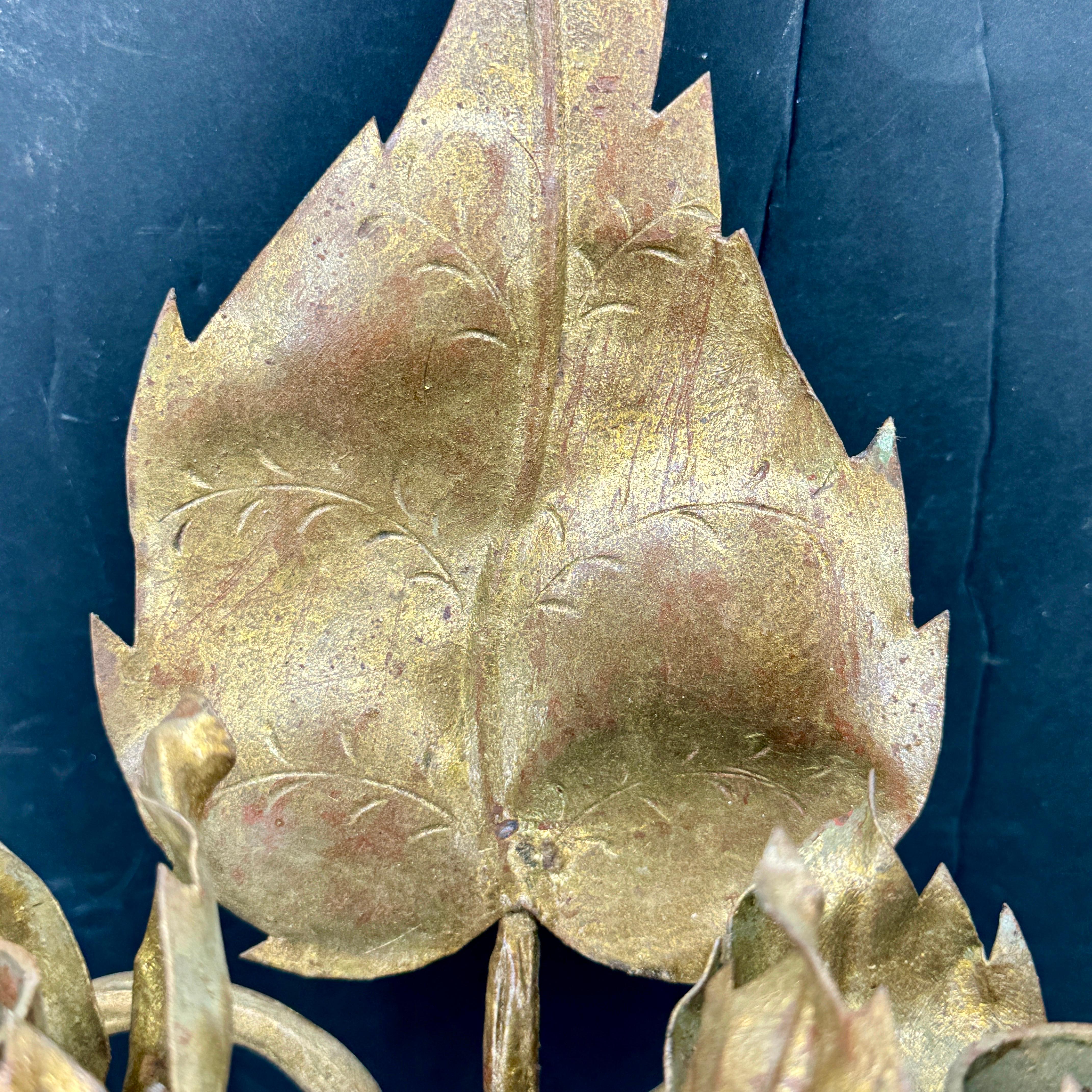 Mid-Century Italian Gilt Metal 4 Arm Floral Wall Sconce For Sale 1