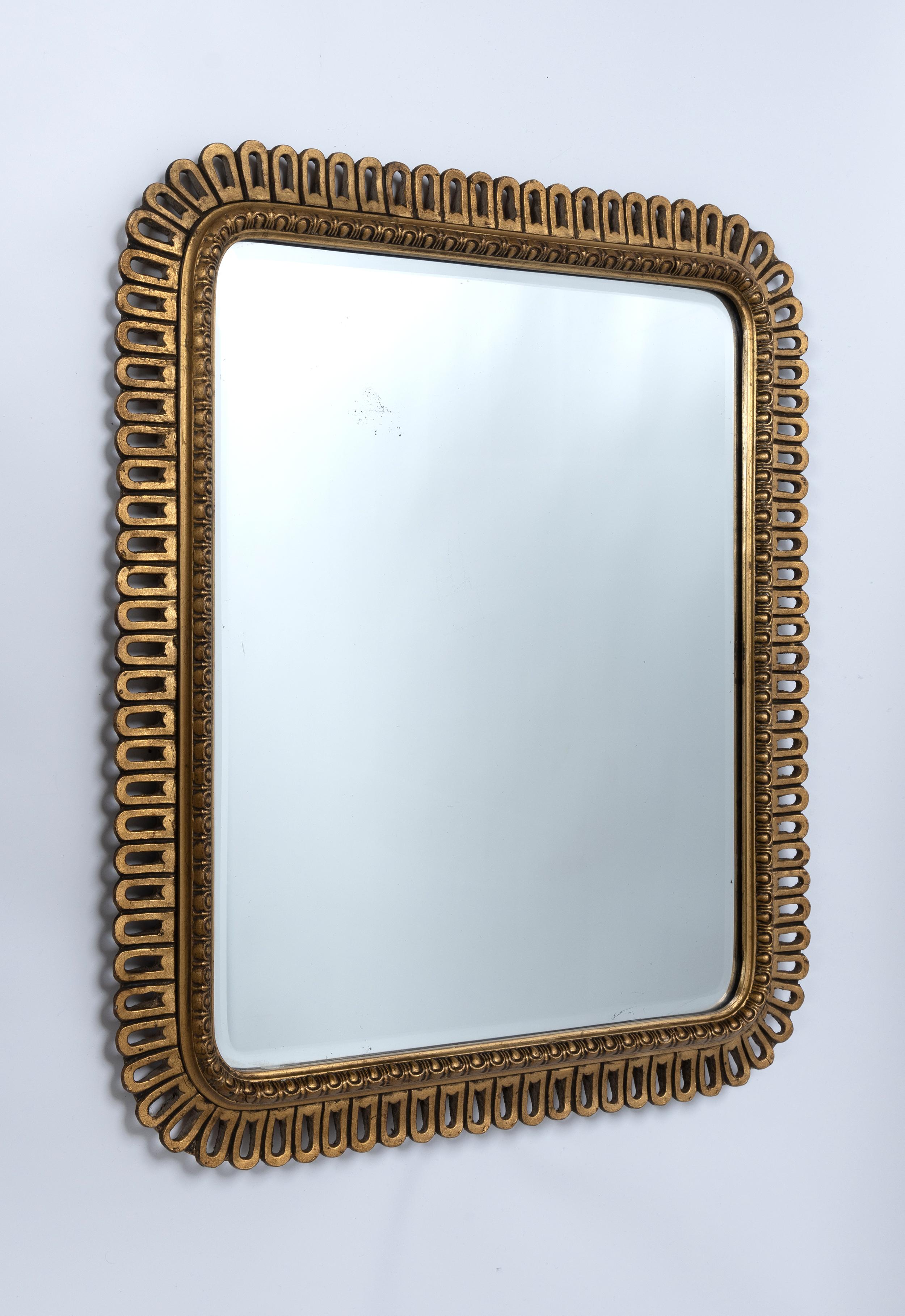 Mid Century Italian Gilt Scalloped Edge Rectangular Mirror C.1950
In very good condition commensurate of age. Minor foxing to mirror plate and minor wear to the gilt frame  (Please refer to photo).