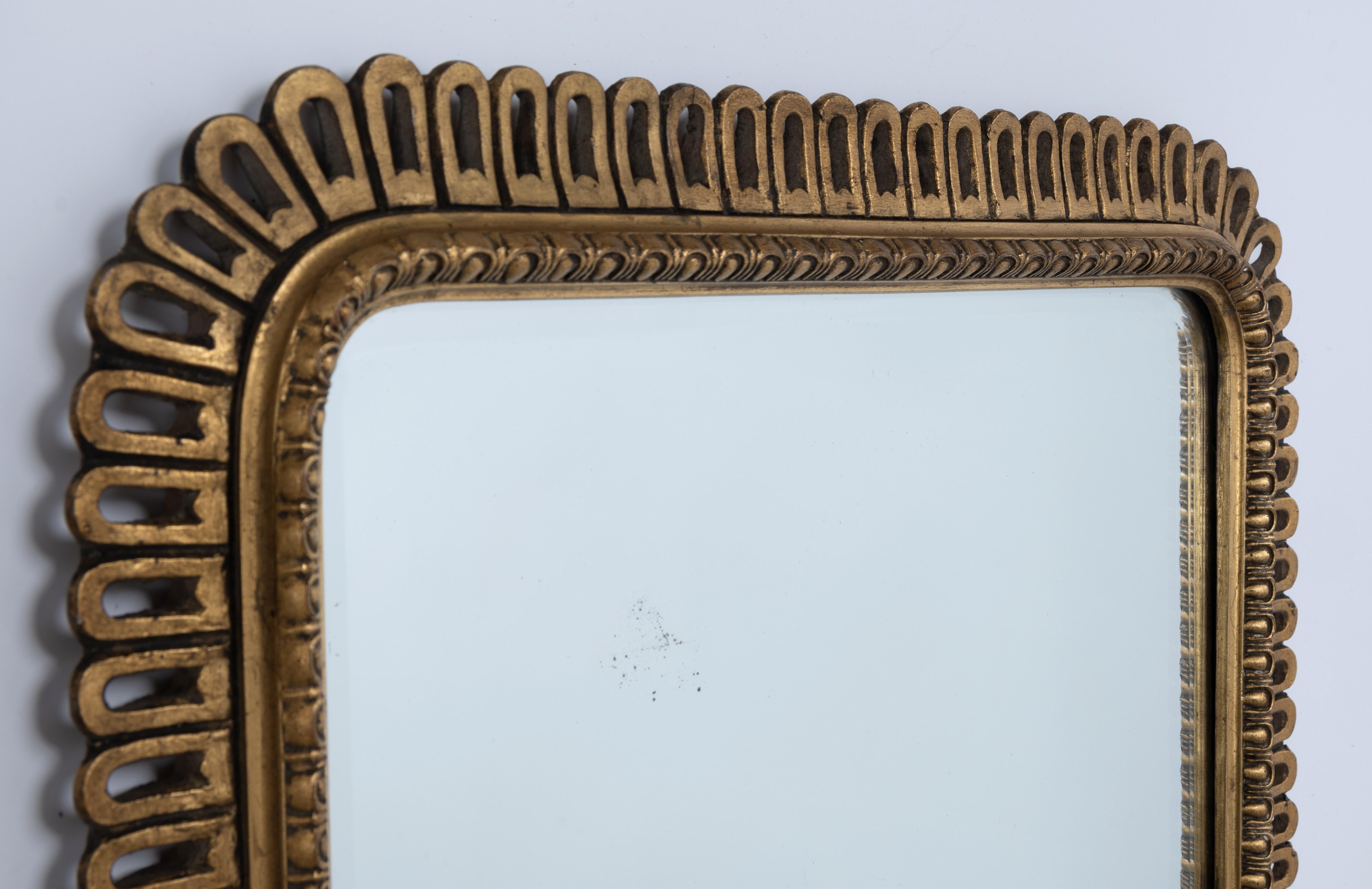 Mid Century Italian Gilt Scalloped Edge Rectangular Mirror C.1950 In Good Condition For Sale In London, GB