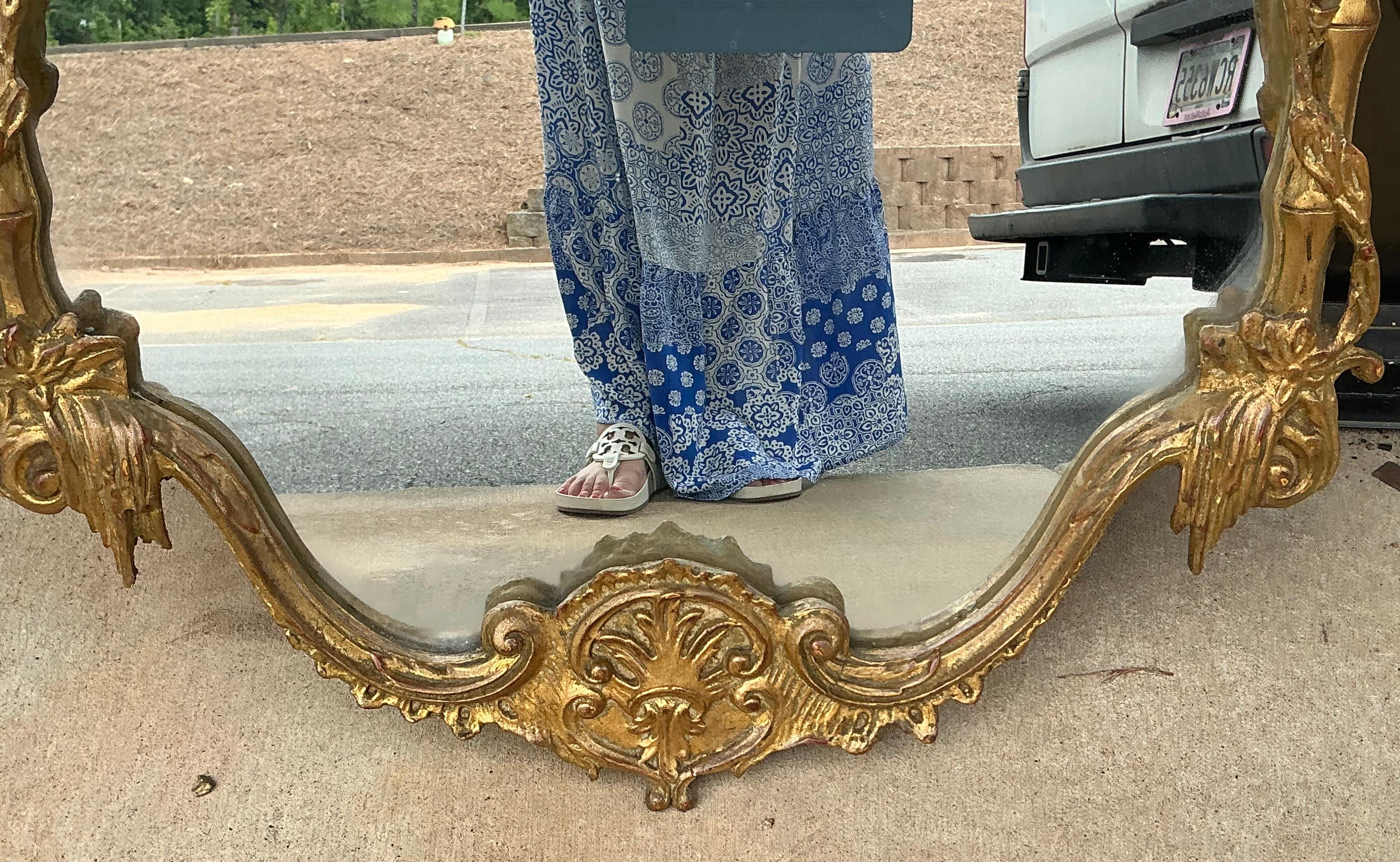 Mid-Century Italian Giltwood Chippendale Style Mirror W/ Pagoda -Friedman Bros. In Good Condition In Kennesaw, GA