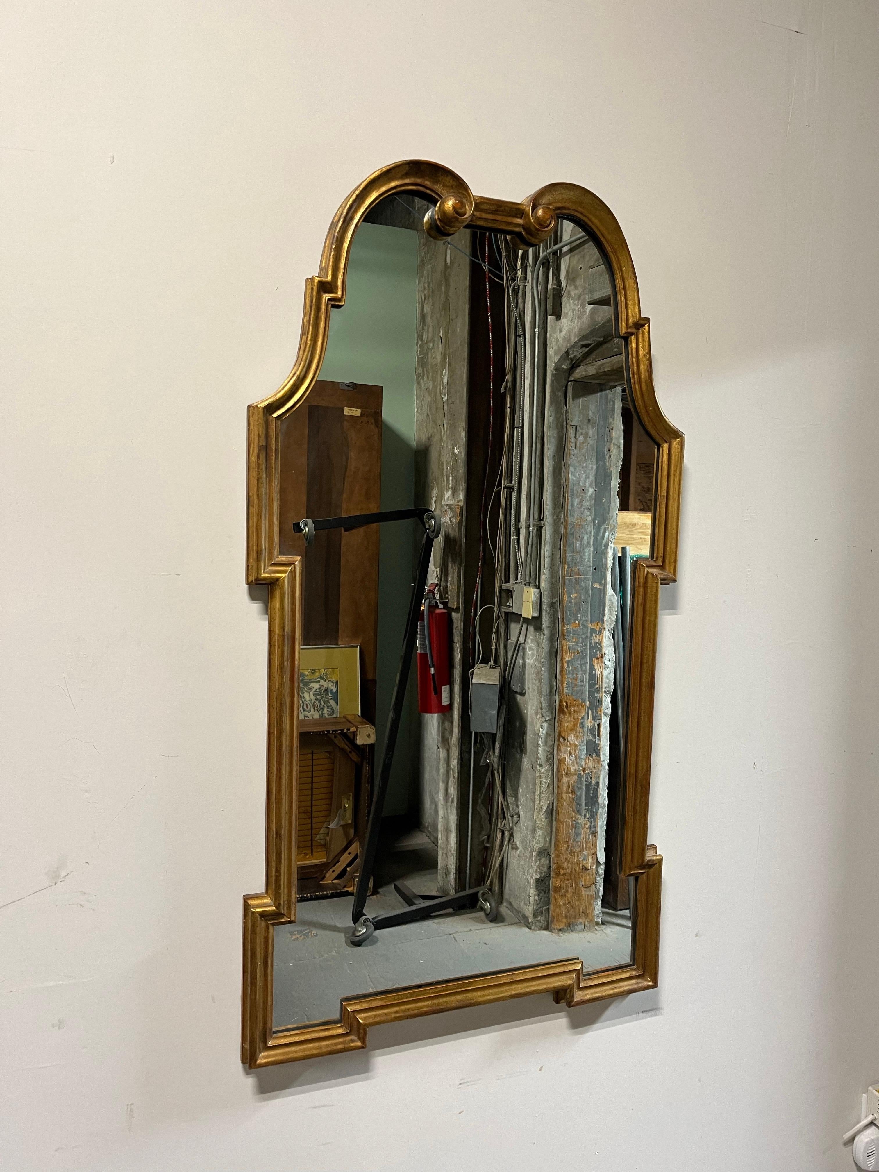 Mid Century Italian Giltwood Mirror Palladio Regencia de Hollywood en venta