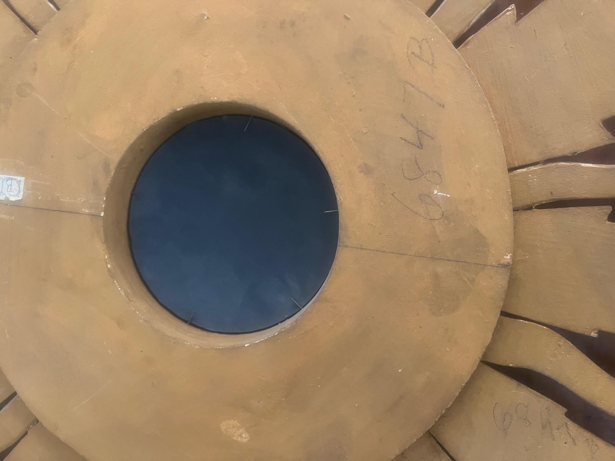 Miroir en bois doré du milieu du siècle ensoleillé en vente 2