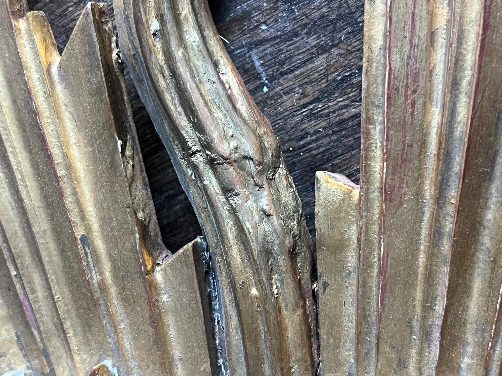 Miroir en bois doré du milieu du siècle ensoleillé en vente 4