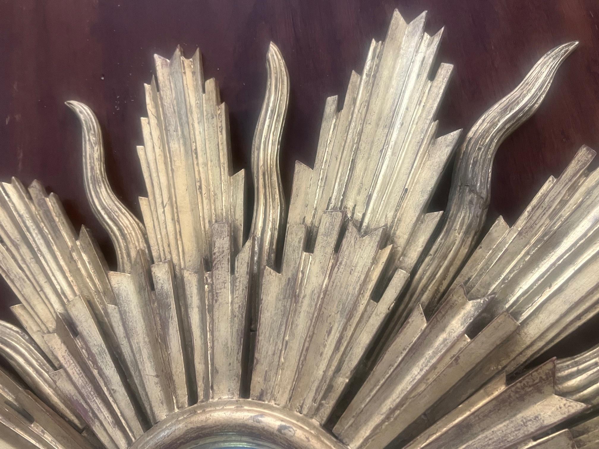 Mid-Century Modern Miroir en bois doré du milieu du siècle ensoleillé en vente