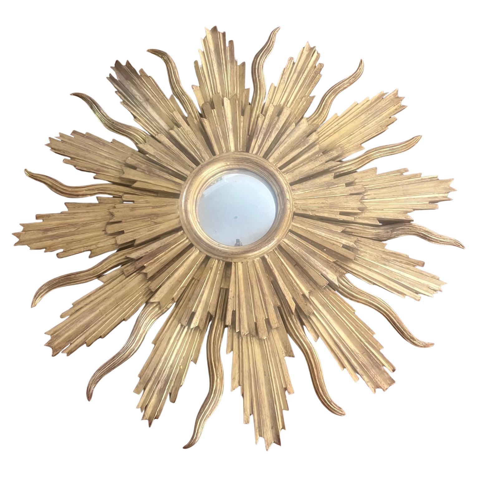 Miroir en bois doré du milieu du siècle ensoleillé en vente