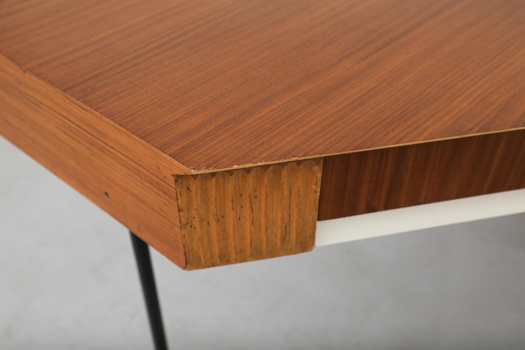 Mid-Century Italian Gio Ponti Style Wall-Mount Teak Triangular Desk For Sale 9