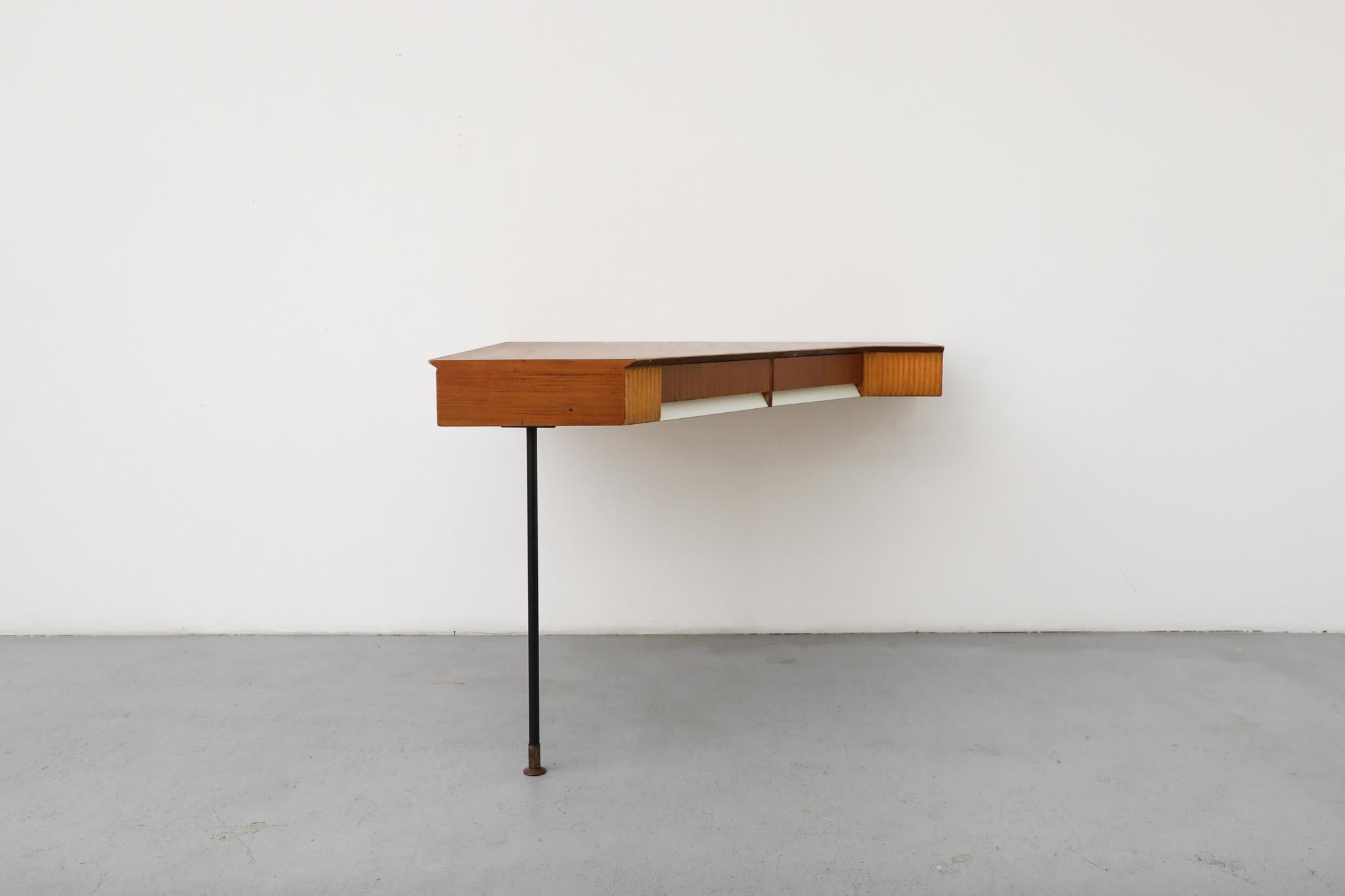 An architecturally spirited and space-saving piece, this Mid-Century Italian wall-mount desk is attributed to the style of renowned designer Gio Ponti and makers such as La Permanente Mobili Cantù. Originating from the 1950s or 1960s, this