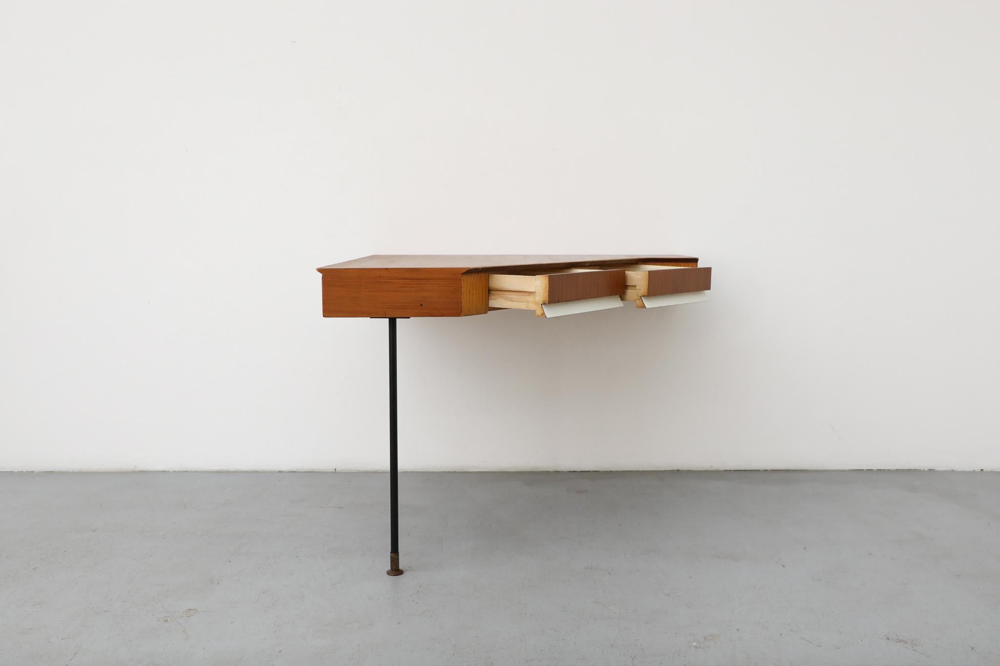 Mid-Century Italian Gio Ponti Style Wall-Mount Teak Triangular Desk In Good Condition For Sale In Los Angeles, CA