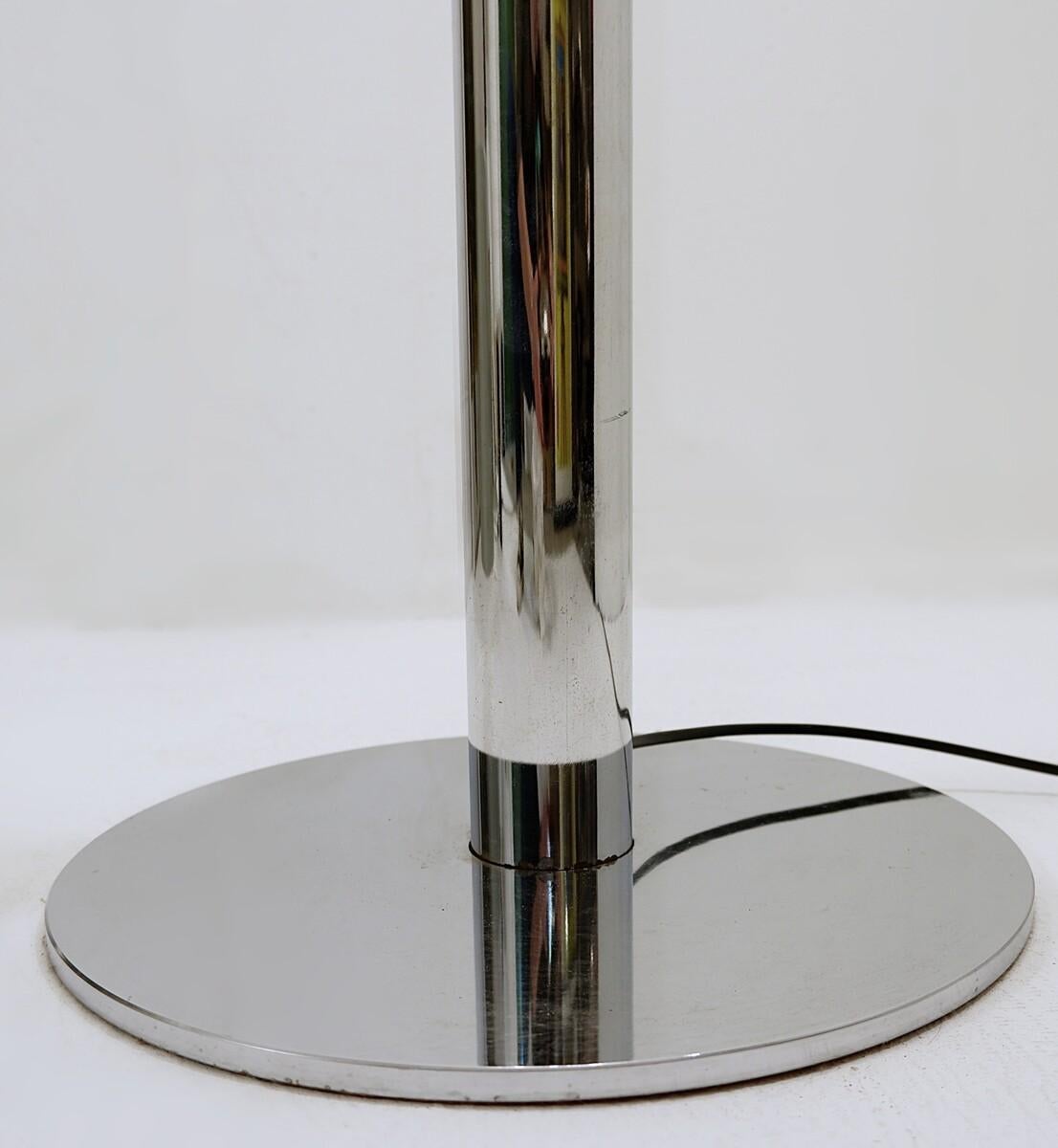 Mid-Century Italian Glass and Chrome Floor Lamp, 1970s For Sale 1