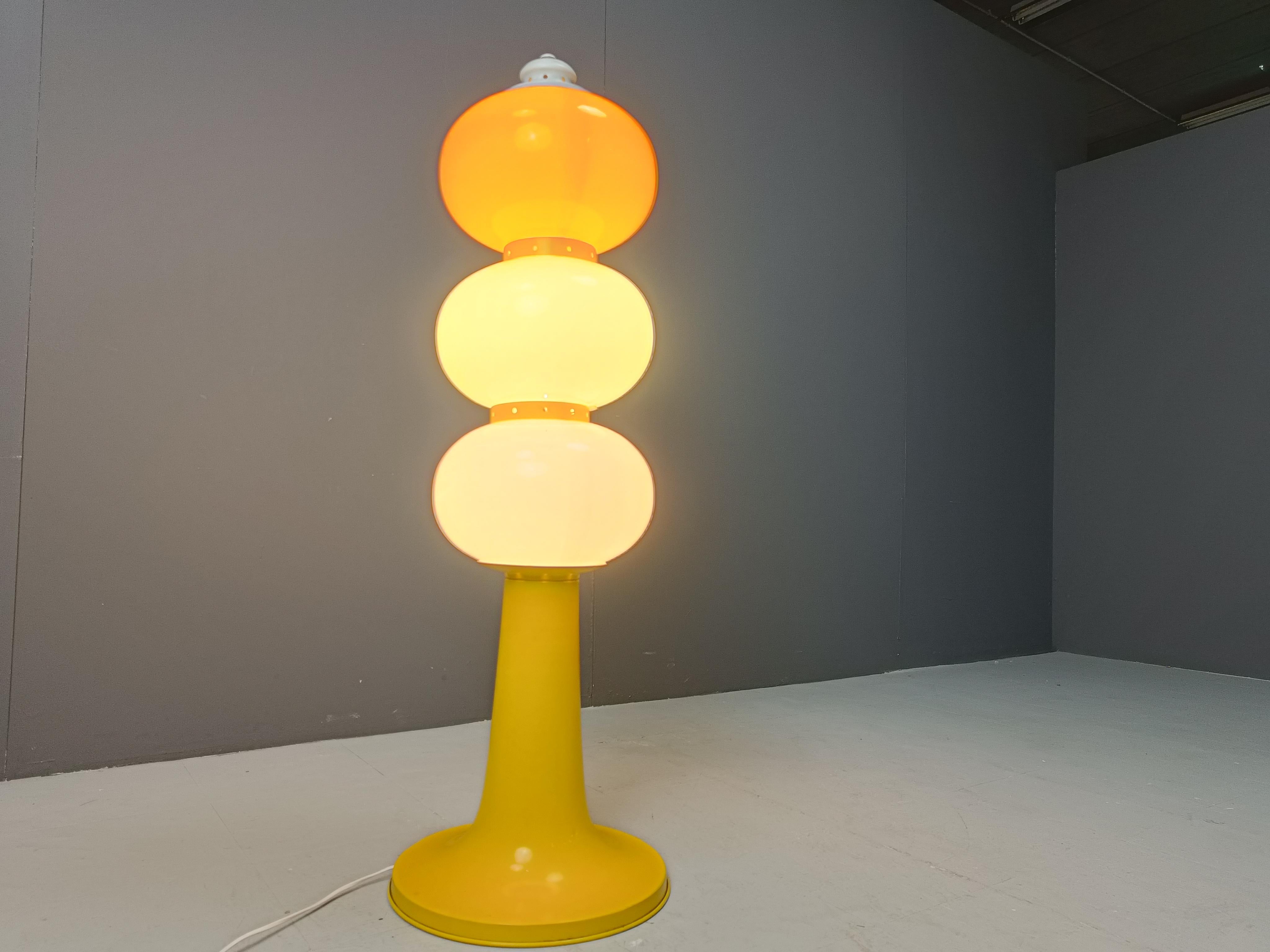 Mid century Italian glass floor lamp, 1960s For Sale 4
