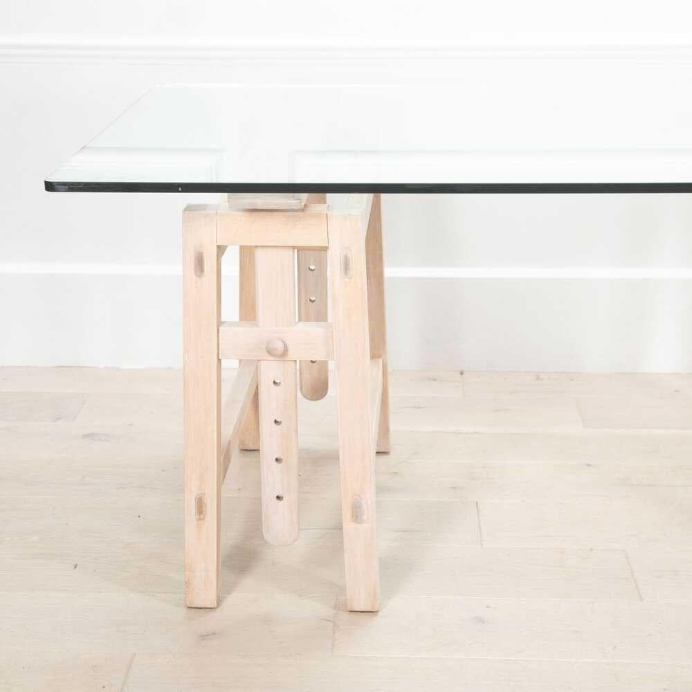 Table à tréteaux italienne du milieu du siècle à plateau en verre en vente 2