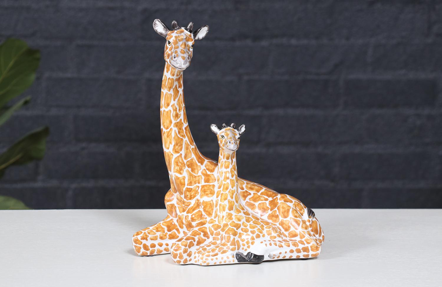 Italienische glasierte Keramikskulptur der Giraffenfamilie aus der Jahrhundertmitte (Moderne der Mitte des Jahrhunderts) im Angebot