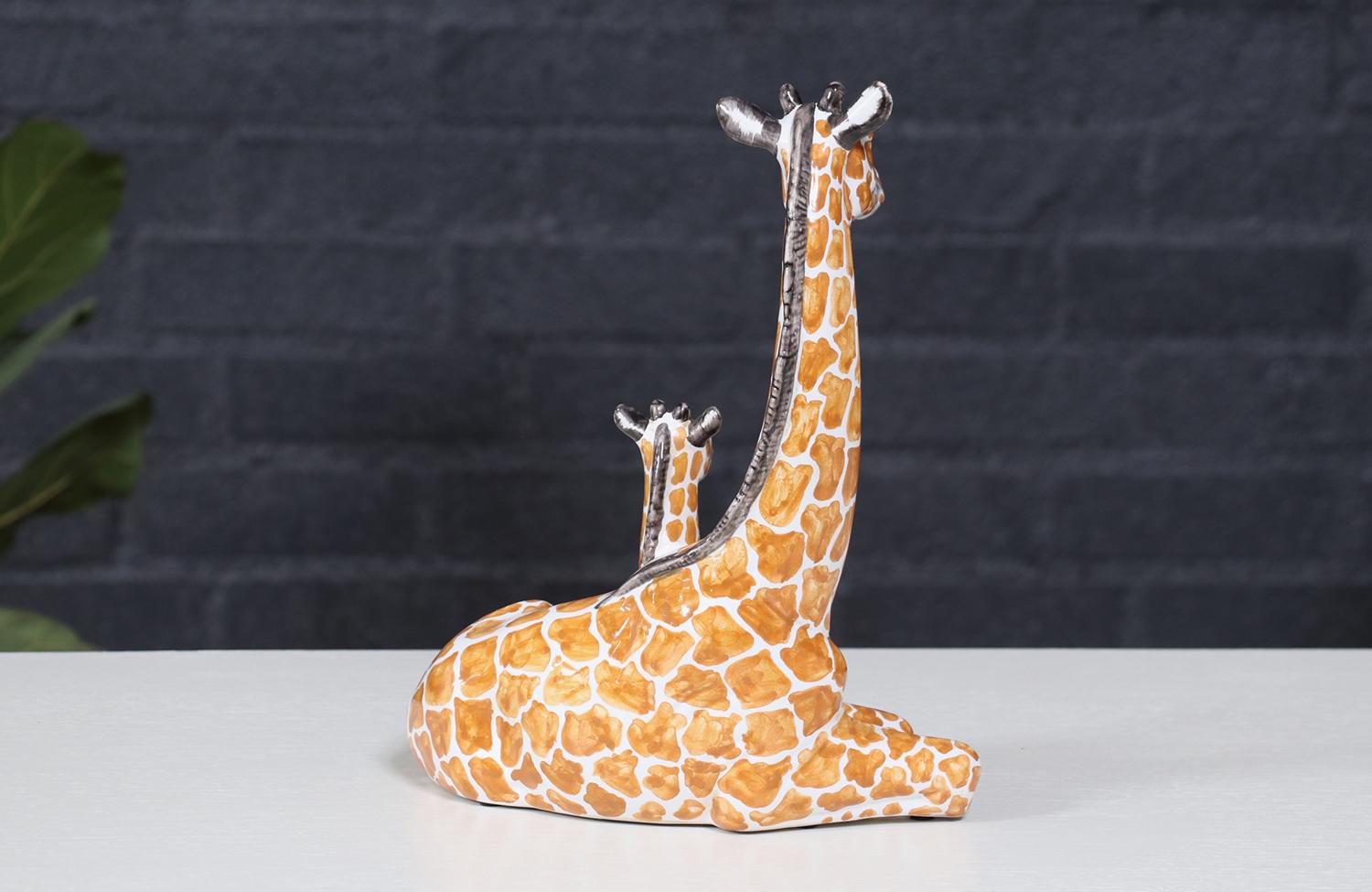 Italienische glasierte Keramikskulptur der Giraffenfamilie aus der Jahrhundertmitte im Zustand „Hervorragend“ im Angebot in Los Angeles, CA