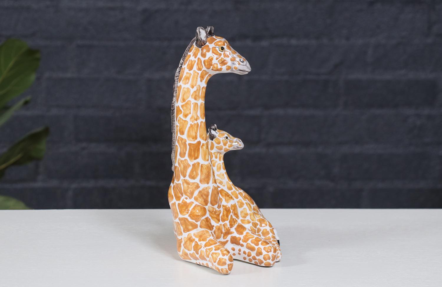 Italienische glasierte Keramikskulptur der Giraffenfamilie aus der Jahrhundertmitte (Mitte des 20. Jahrhunderts) im Angebot
