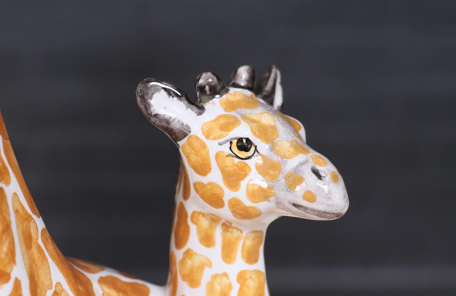 Italienische glasierte Keramikskulptur der Giraffenfamilie aus der Jahrhundertmitte im Angebot 3