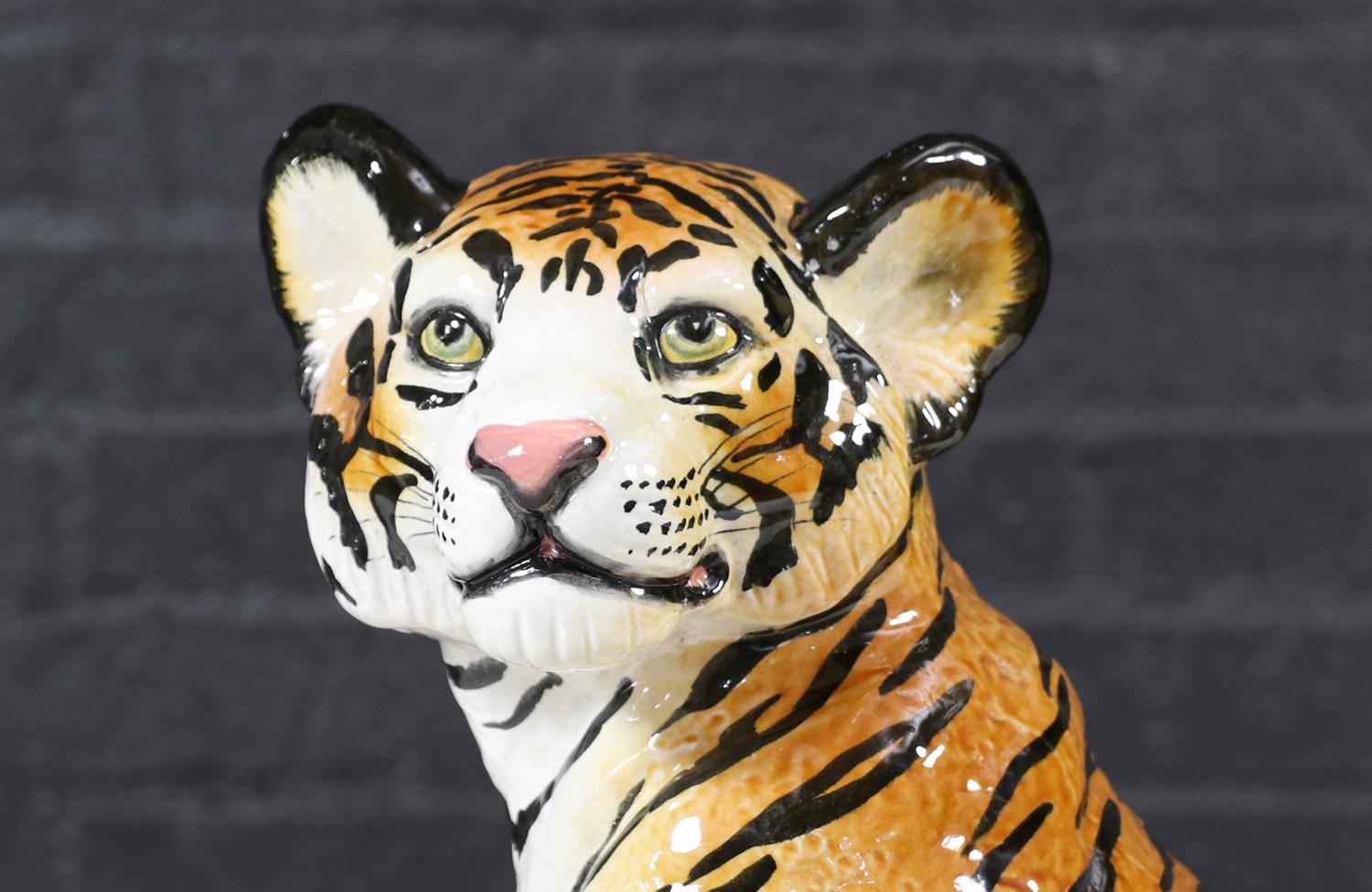 Escultura de tigre de cerámica esmaltada italiana de mediados de siglo mediados del siglo XX en venta