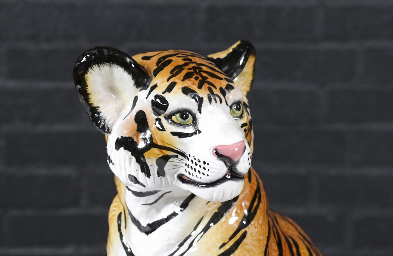 Escultura de tigre de cerámica esmaltada italiana de mediados de siglo Cerámico en venta