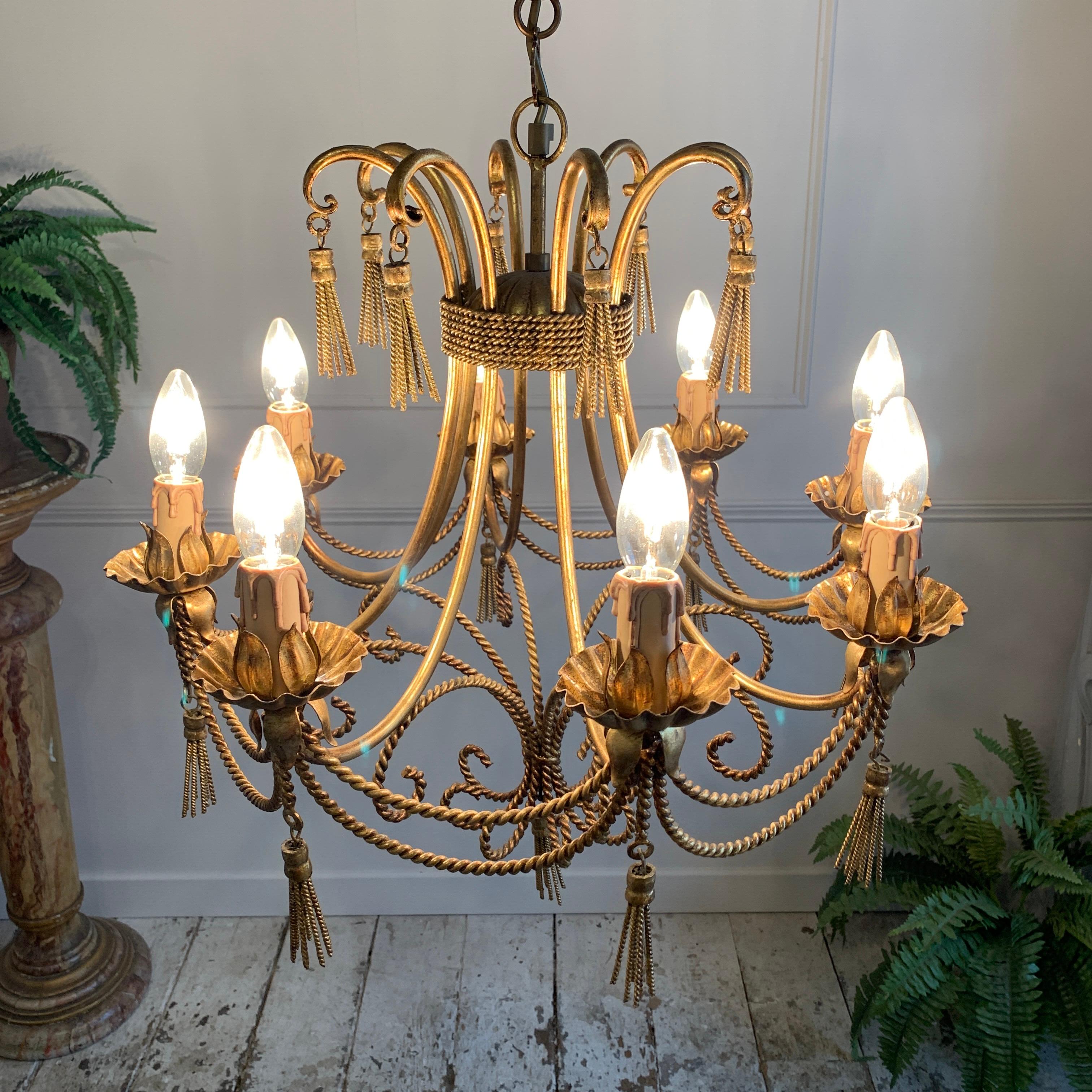 Araña italiana de cuerda y borlas doradas de mediados de siglo en venta 2