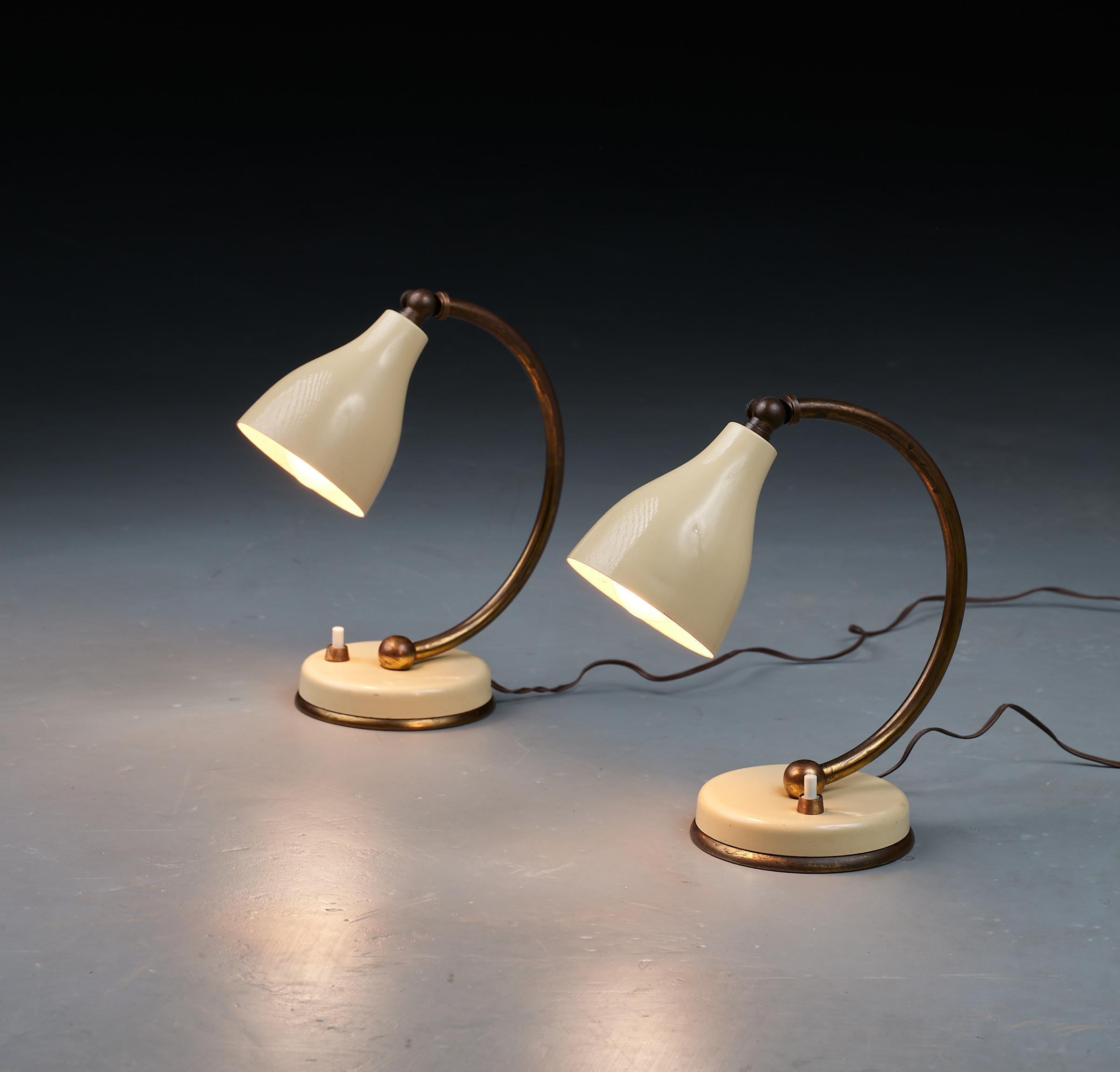 Metal Mid-Century Italian Grace: Adjustable Cream and Brass Table Lamps For Sale