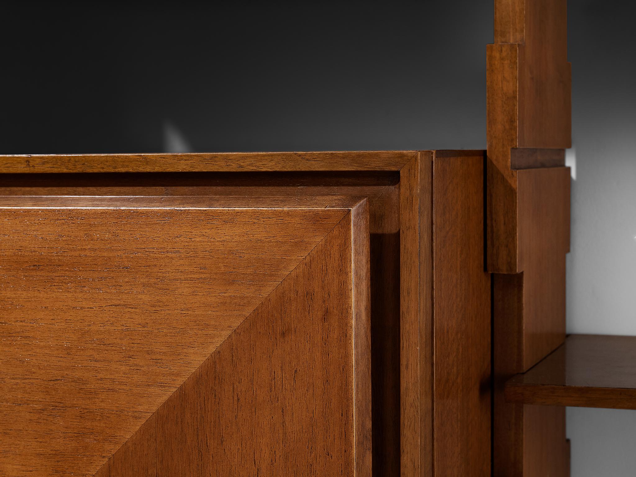 Parete attrezzata Mid-Century Italian Grand in noce con inserti blu in vendita 5