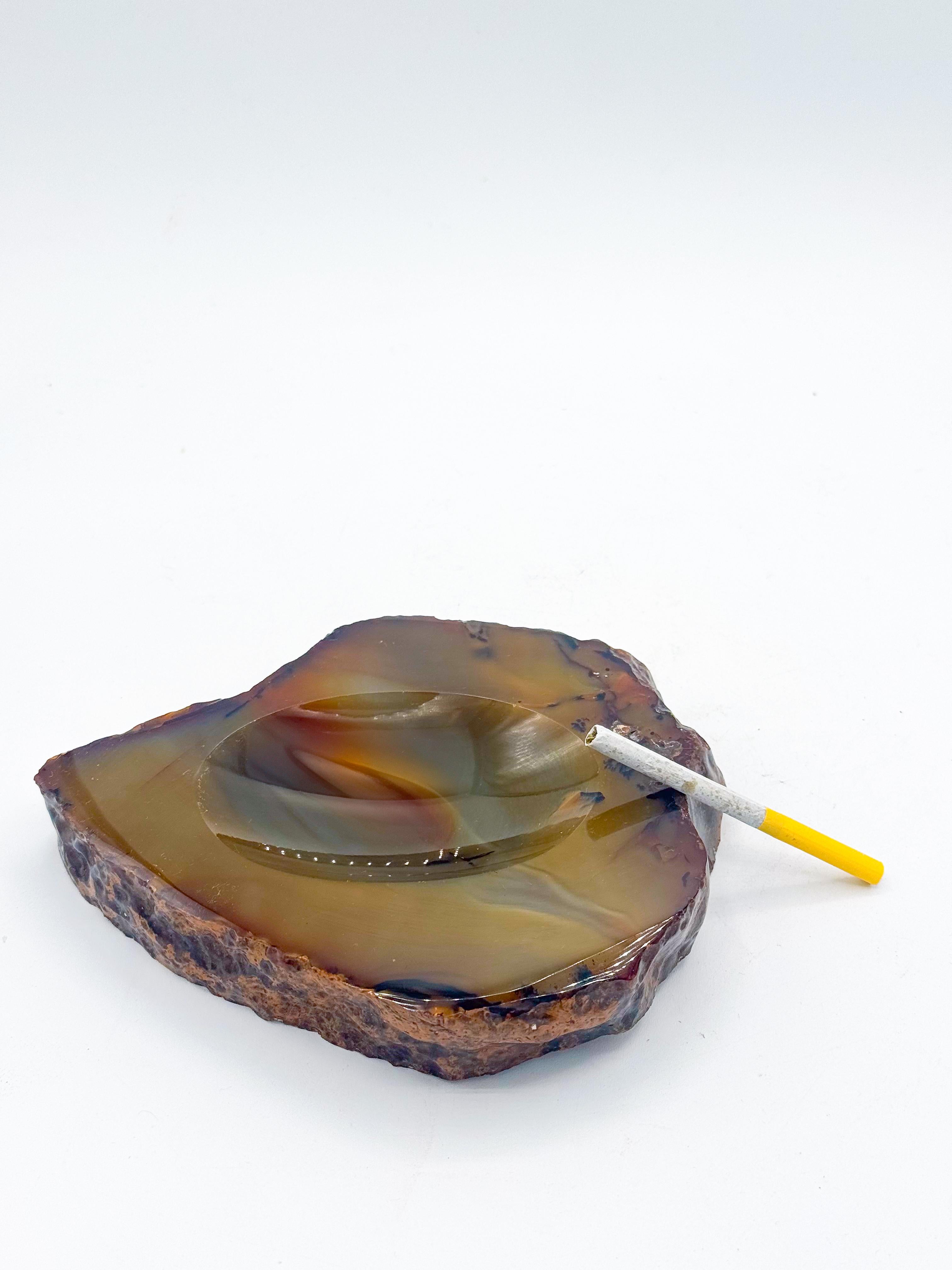 Sculpté à la main Cendrier ou Vide-Poche italien du milieu du siècle en agate verte et brune, années 1950 en vente