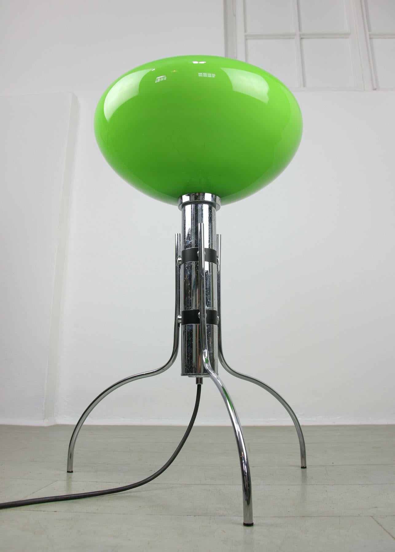 Italienische Stehlampe aus Grünglas aus der Mitte des Jahrhunderts im Angebot 4