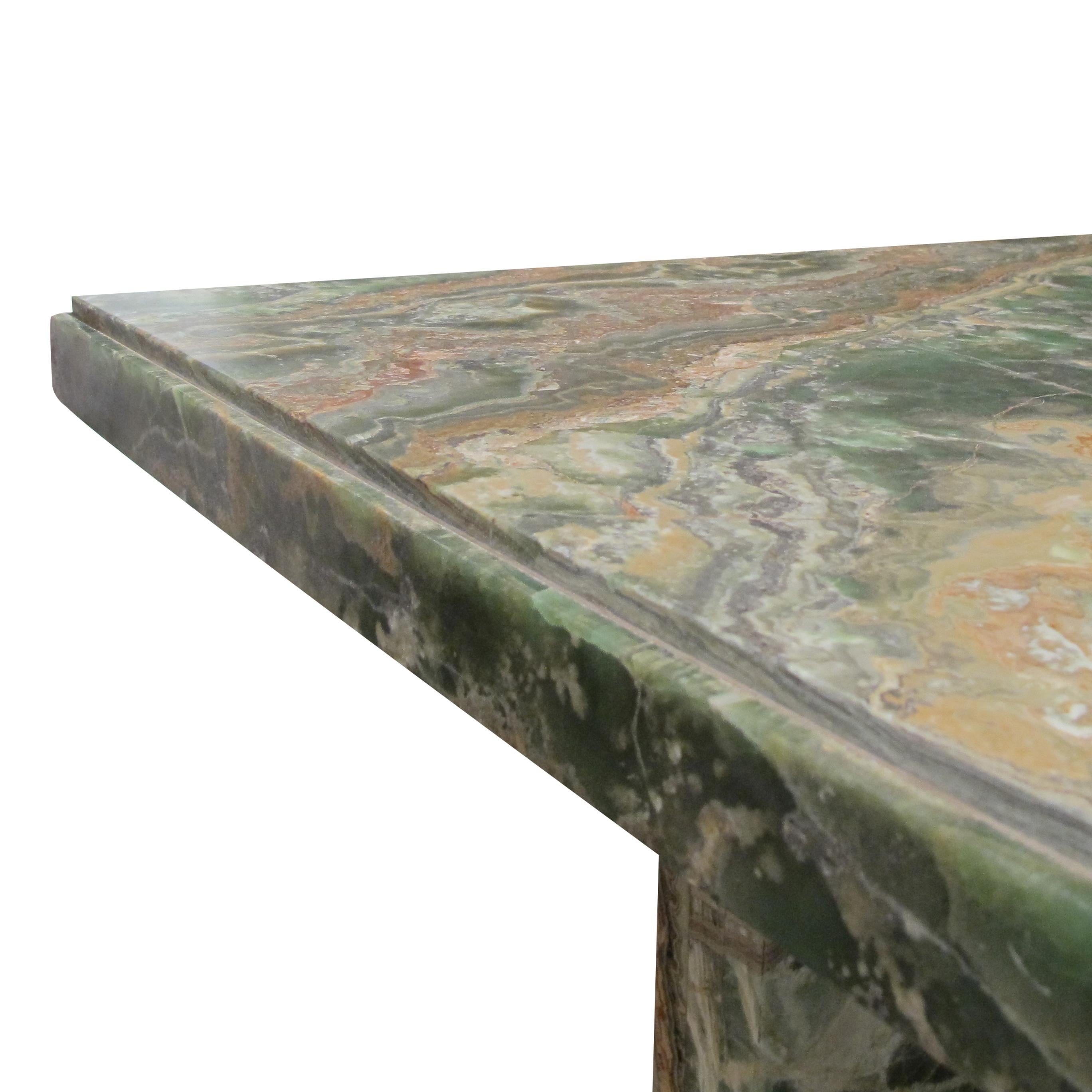 Marbre Table italienne du milieu du siècle en marbre vert avec base Mable entrecroisée en vente