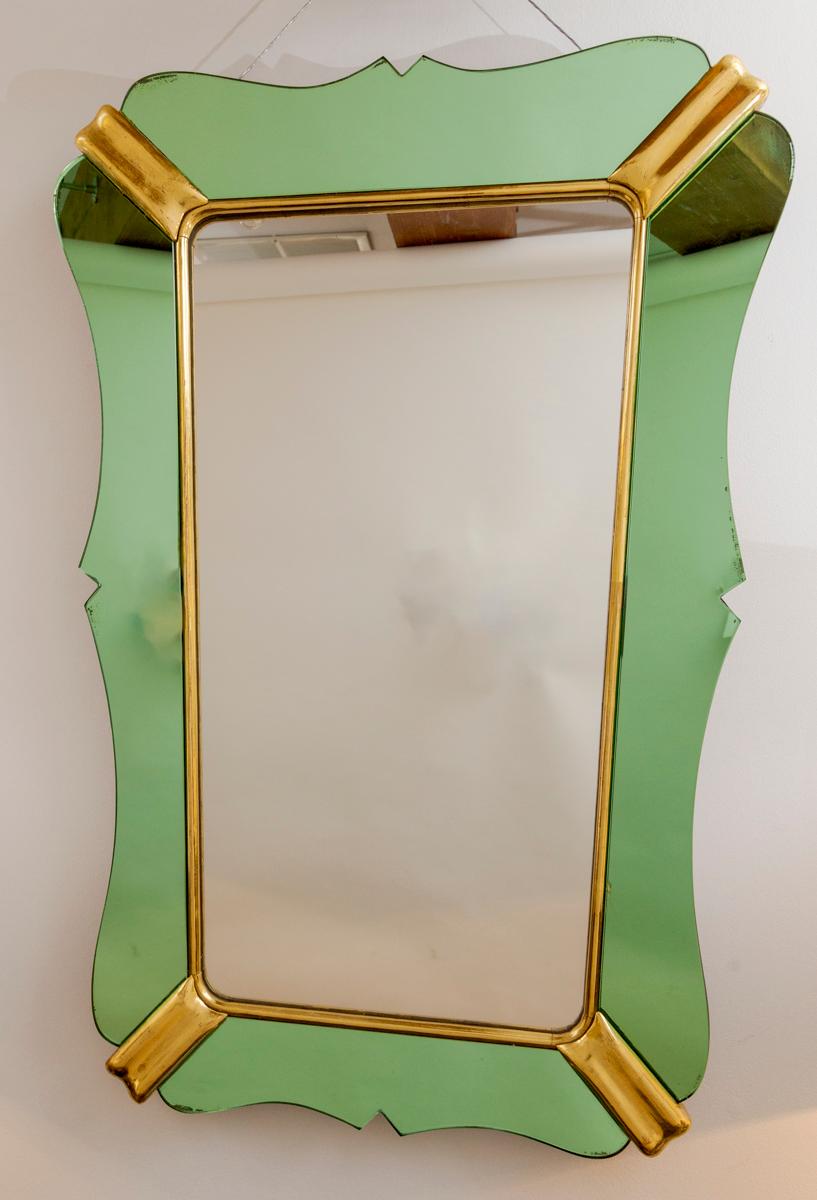 A lovely modern scalloped and tapered shield shape mirror in a lovely green glass joined with gold leaf water gilded baguettes

Origin: Italy, Manufacturer Fontana Arte

Dating: 1940ca

Condition: Very good, shown with original looking glass, small