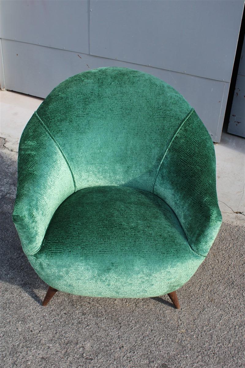 Mid-Century Italian Green Velvet Armchair Ico Parisi Style, 1950s In Good Condition For Sale In Palermo, Sicily