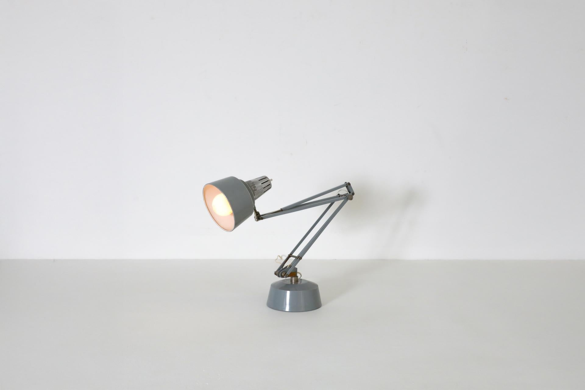 Lampe de fabrication italienne du milieu du siècle dernier, émaillée grise, Tecnolampada en vente 3